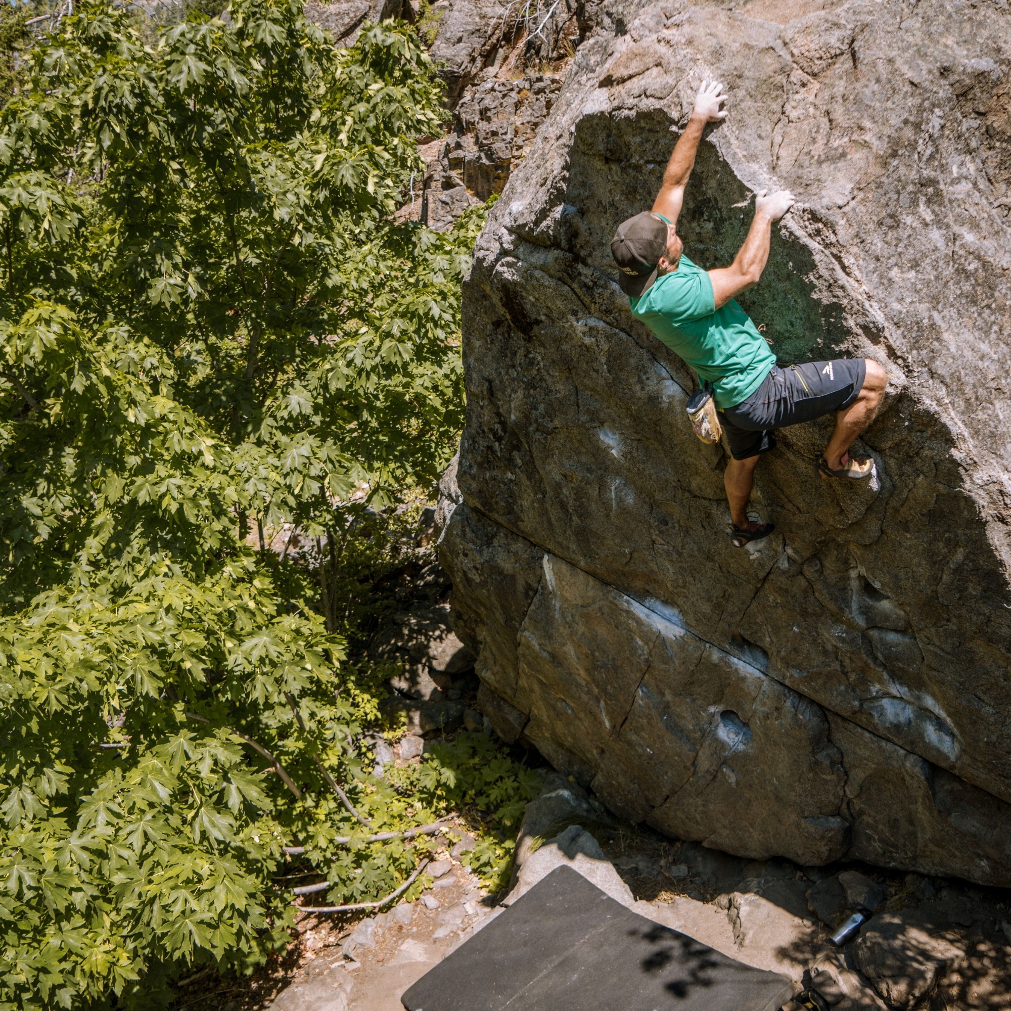 Climbing Beta video of climbers on The Pocket v4 in Leavenworth with undefined beta videos in KAYA, the climber's app - where climbers can log and track their ascents, progress, and connect with their local gym and outdoor climbing community.