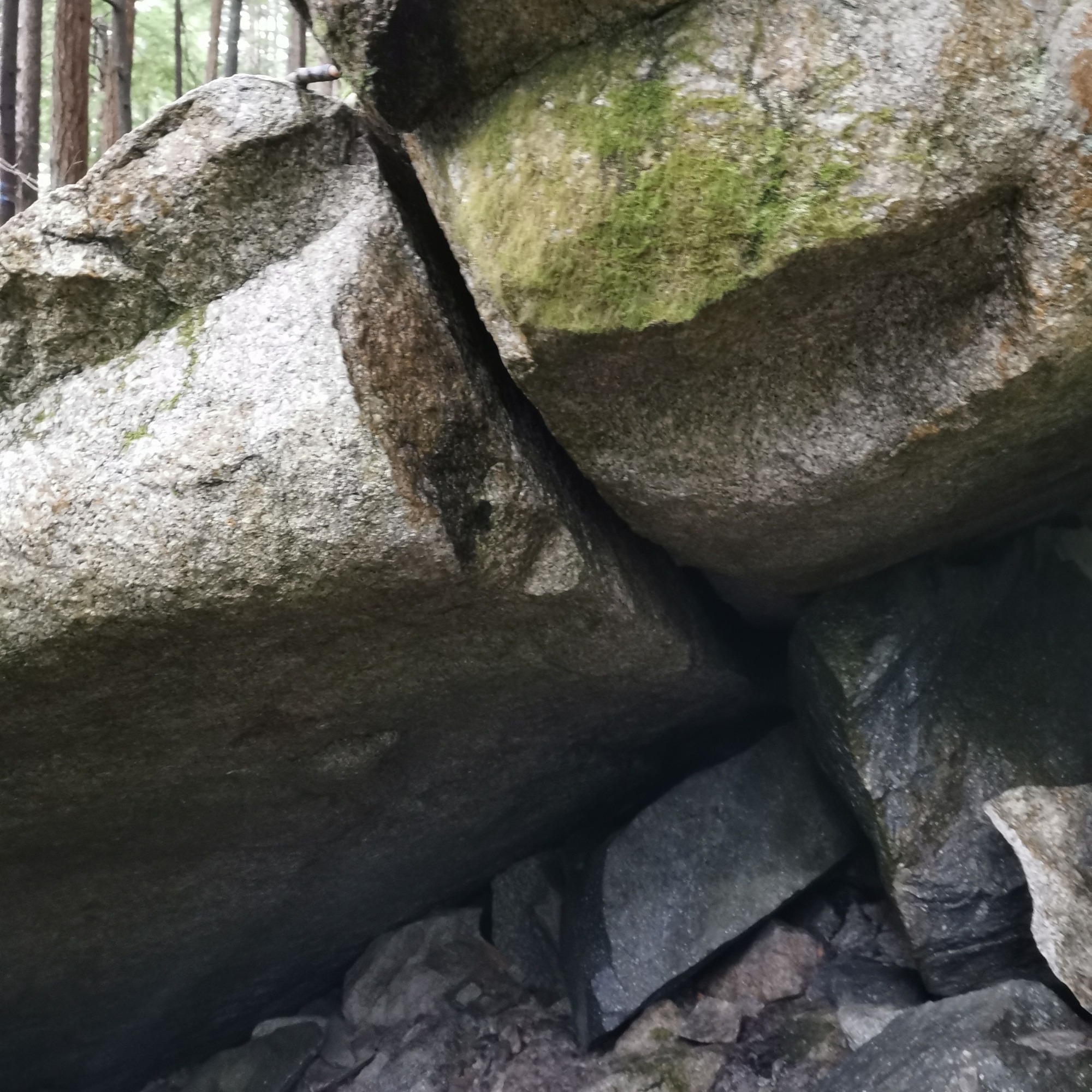Climbing Beta video of climbers on A Quest for Pain v2 in Squamish with undefined beta videos in KAYA, the climber's app - where climbers can log and track their ascents, progress, and connect with their local gym and outdoor climbing community.