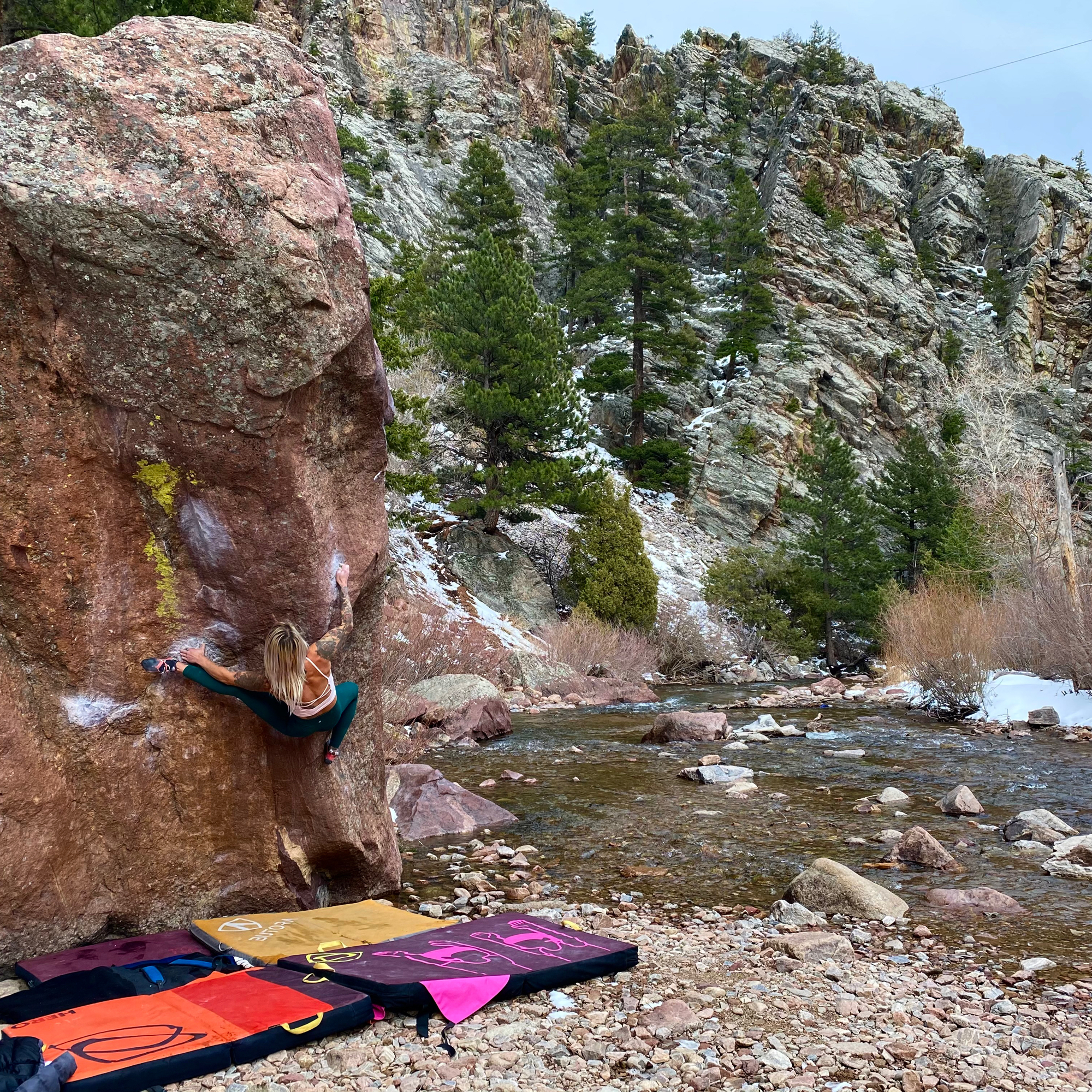 Climbing Beta video of climbers on Resonated v8 in Eldorado Canyon with undefined beta videos in KAYA, the climber's app - where climbers can log and track their ascents, progress, and connect with their local gym and outdoor climbing community.