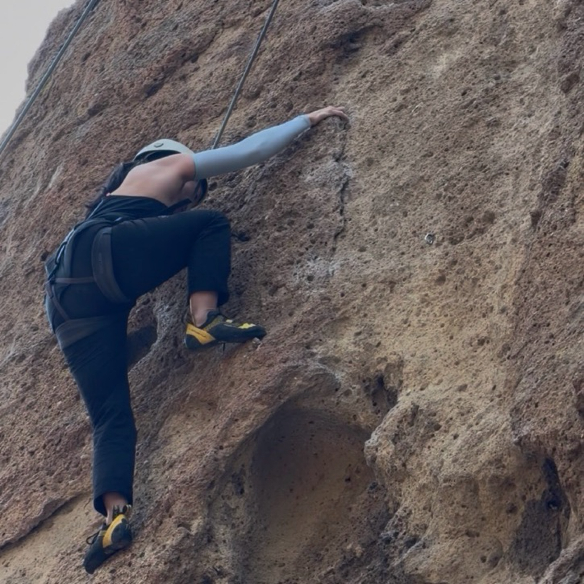 Climbing Beta video of climbers on Low Blow 5.10a in Smith Rock with undefined beta videos in KAYA, the climber's app - where climbers can log and track their ascents, progress, and connect with their local gym and outdoor climbing community.