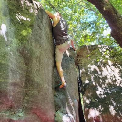 Seams Tight v5, Devil's Lake - Beta Video from ClimbCrewDad