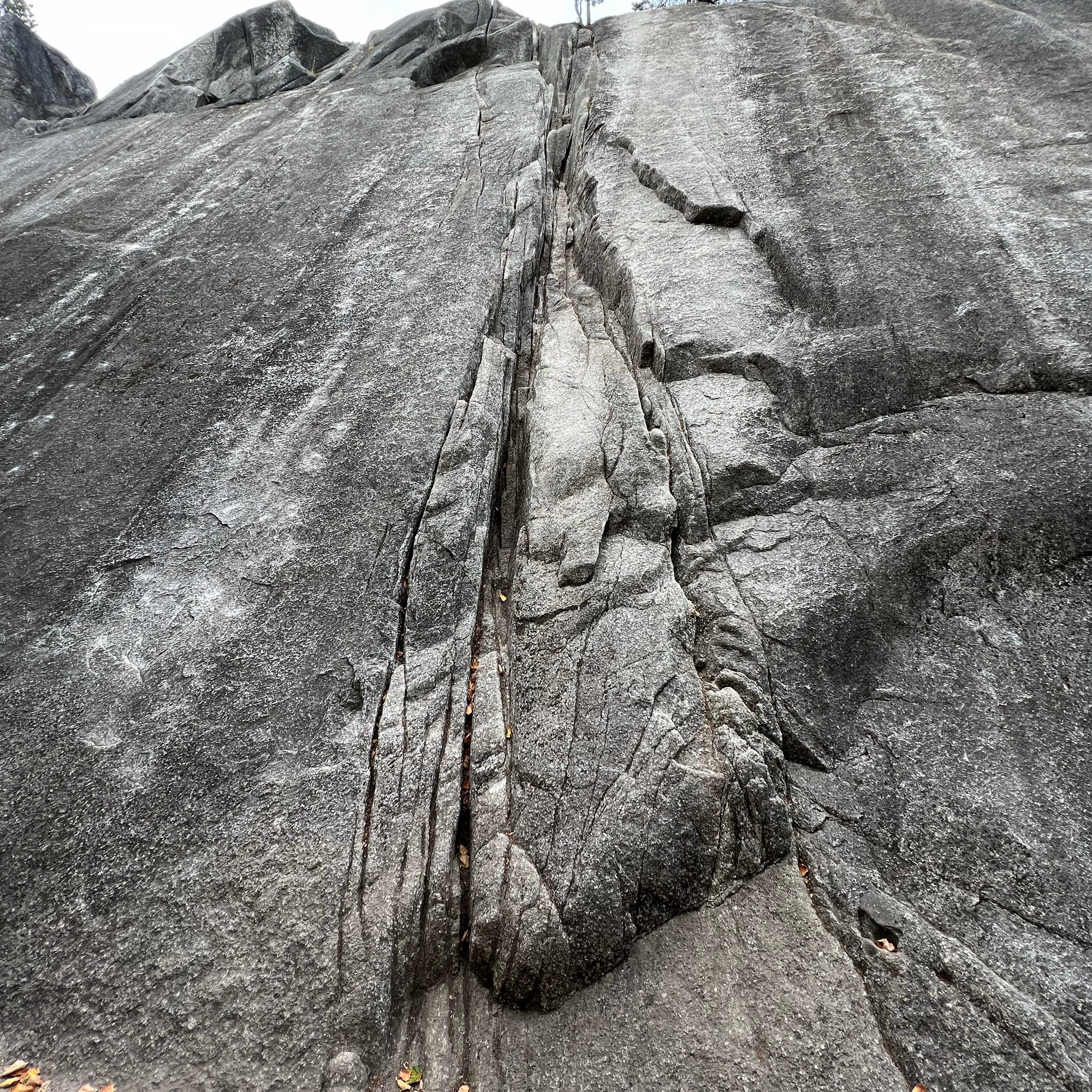 Climbing Beta video of climbers on Easy Breezy 5.6 in Squamish with undefined beta videos in KAYA, the climber's app - where climbers can log and track their ascents, progress, and connect with their local gym and outdoor climbing community.