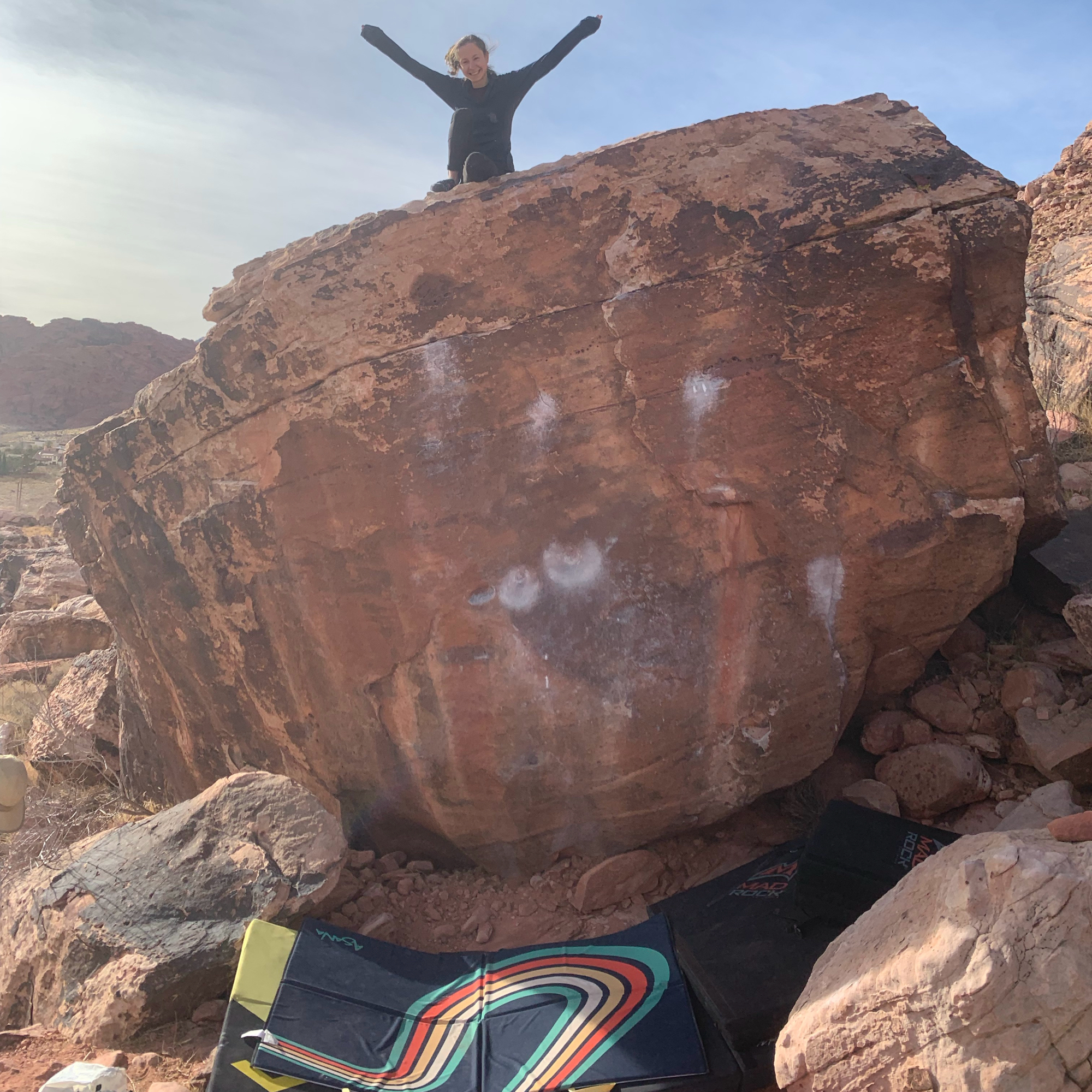 Climbing Beta video of climbers on Snake Eyes v6 in Red Rock with undefined beta videos in KAYA, the climber's app - where climbers can log and track their ascents, progress, and connect with their local gym and outdoor climbing community.