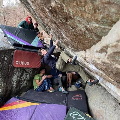 Nine Lives v9, Lookout Mountain - Beta Video from cmclimbs