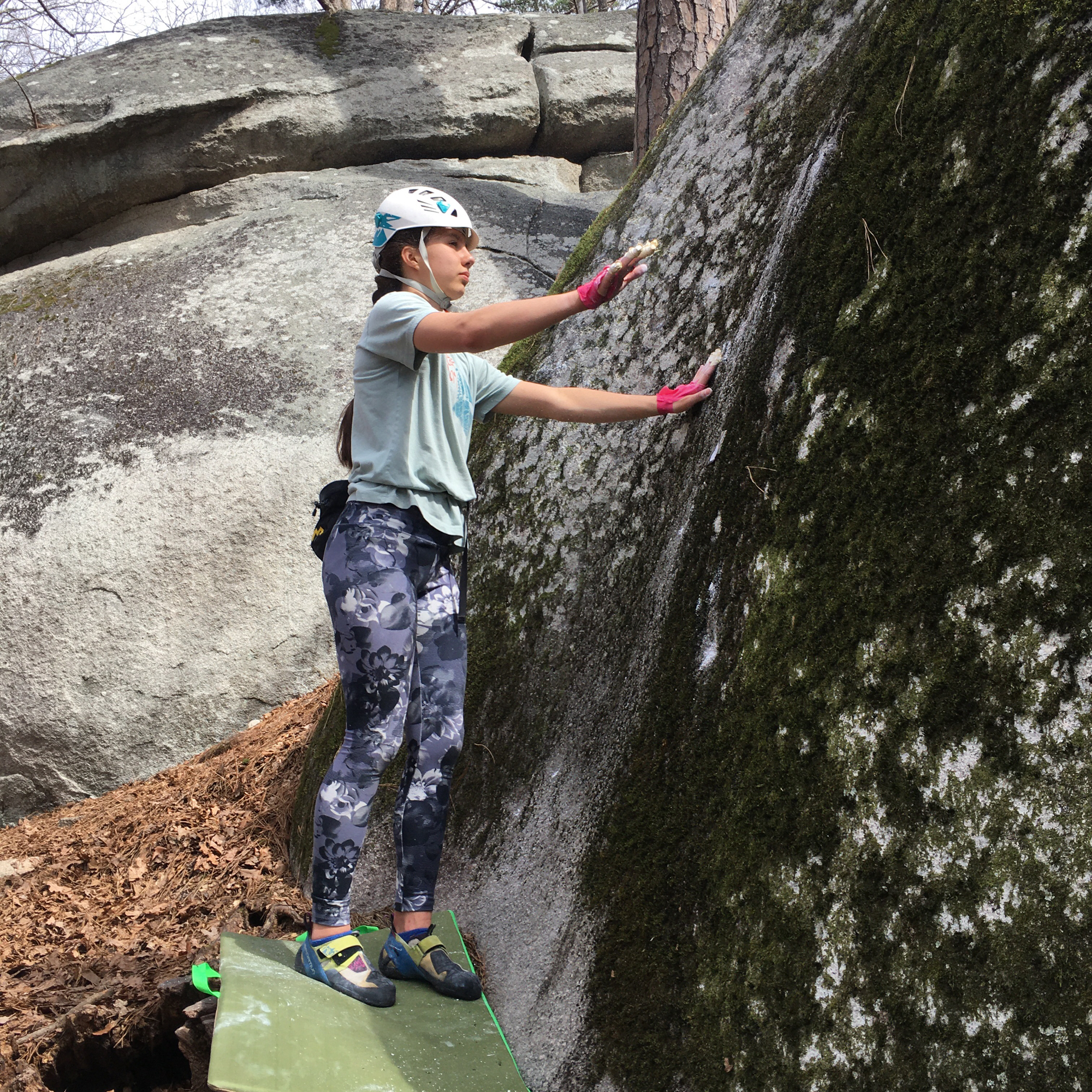 Climbing Beta video of climbers on Poplar Slab v2 in Boat Rock with undefined beta videos in KAYA, the climber's app - where climbers can log and track their ascents, progress, and connect with their local gym and outdoor climbing community.