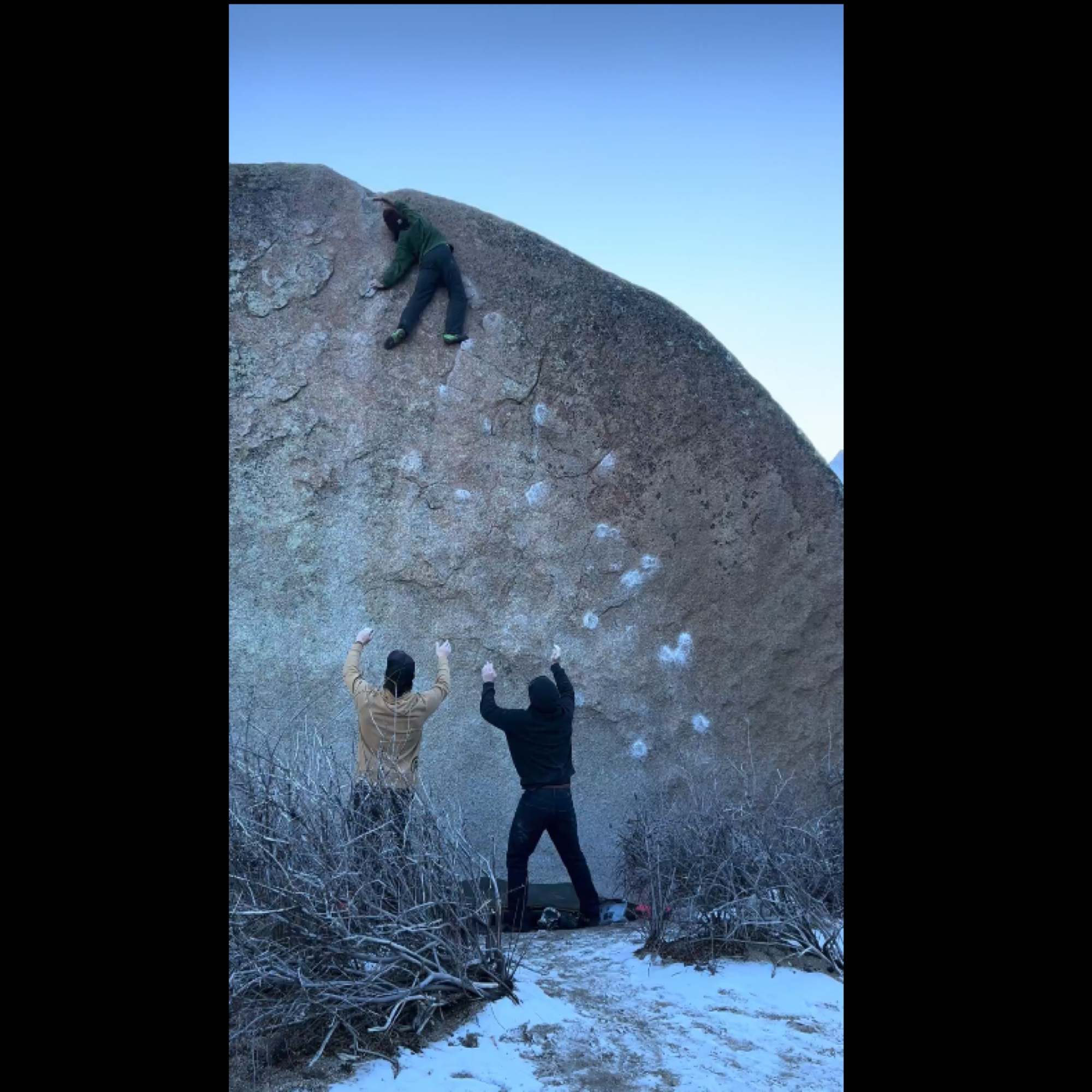 Climbing Beta video of climbers on The Hunk v2 in Bishop with undefined beta videos in KAYA, the climber's app - where climbers can log and track their ascents, progress, and connect with their local gym and outdoor climbing community.