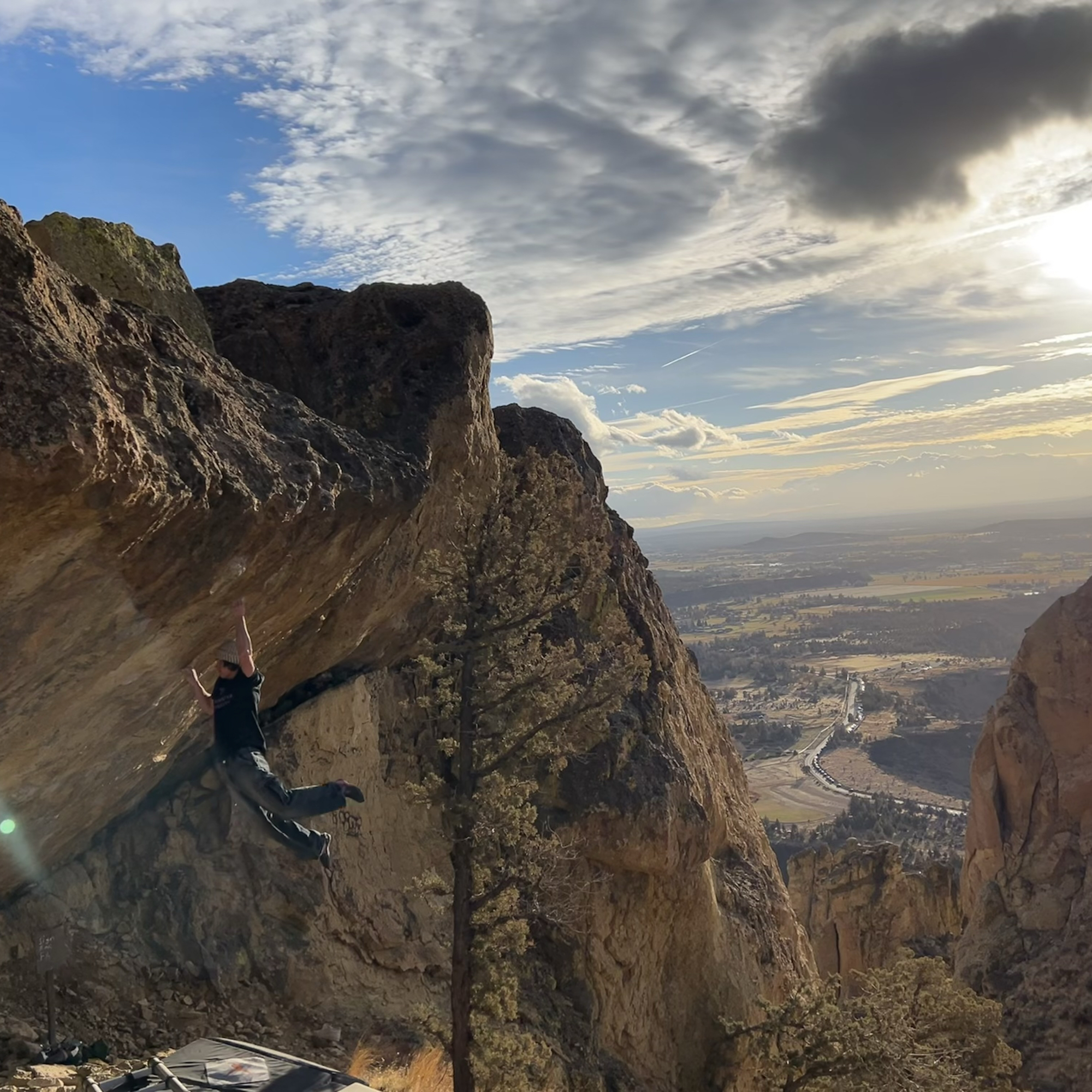 Climbing Beta video of climbers on Paper Halo v14 in Smith Rock with undefined beta videos in KAYA, the climber's app - where climbers can log and track their ascents, progress, and connect with their local gym and outdoor climbing community.