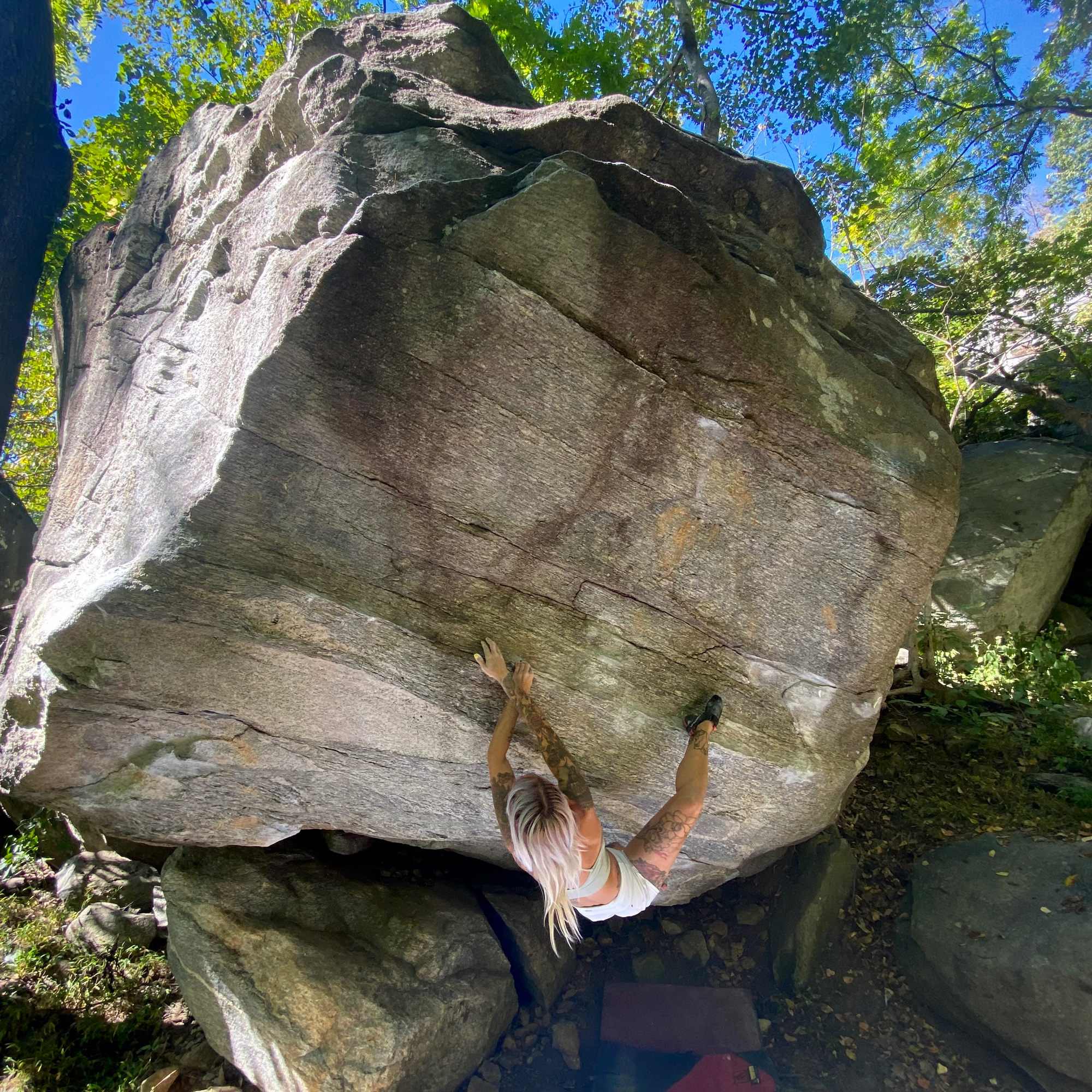 Climbing Beta video of climbers on Brackish Water v8 in Rumbling Bald with undefined beta videos in KAYA, the climber's app - where climbers can log and track their ascents, progress, and connect with their local gym and outdoor climbing community.