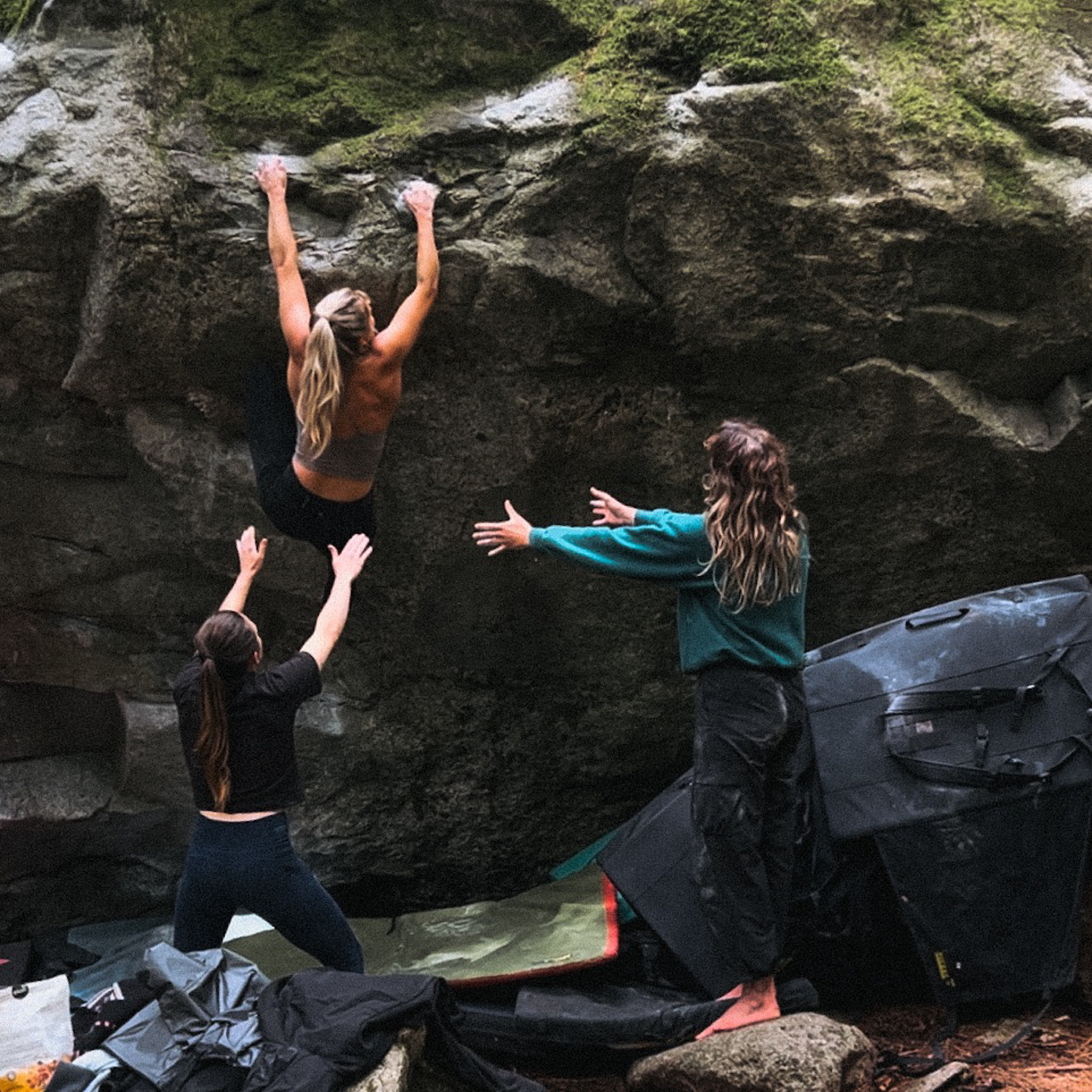 Climbing Beta video of climbers on Super Daddy Long Limbs v6 in Squamish with undefined beta videos in KAYA, the climber's app - where climbers can log and track their ascents, progress, and connect with their local gym and outdoor climbing community.