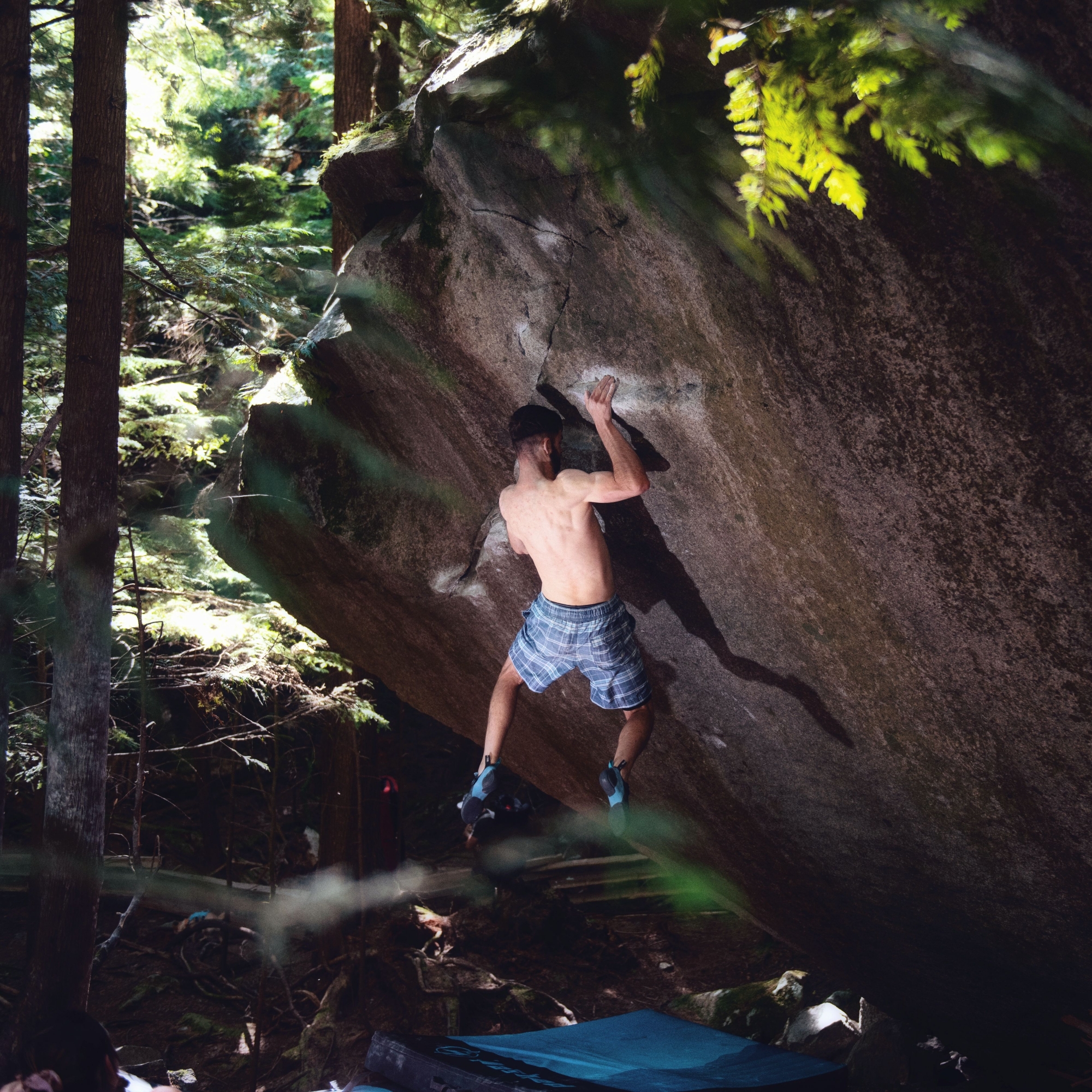 Climbing Beta video of climbers on The Rookie v8 in Squamish with undefined beta videos in KAYA, the climber's app - where climbers can log and track their ascents, progress, and connect with their local gym and outdoor climbing community.