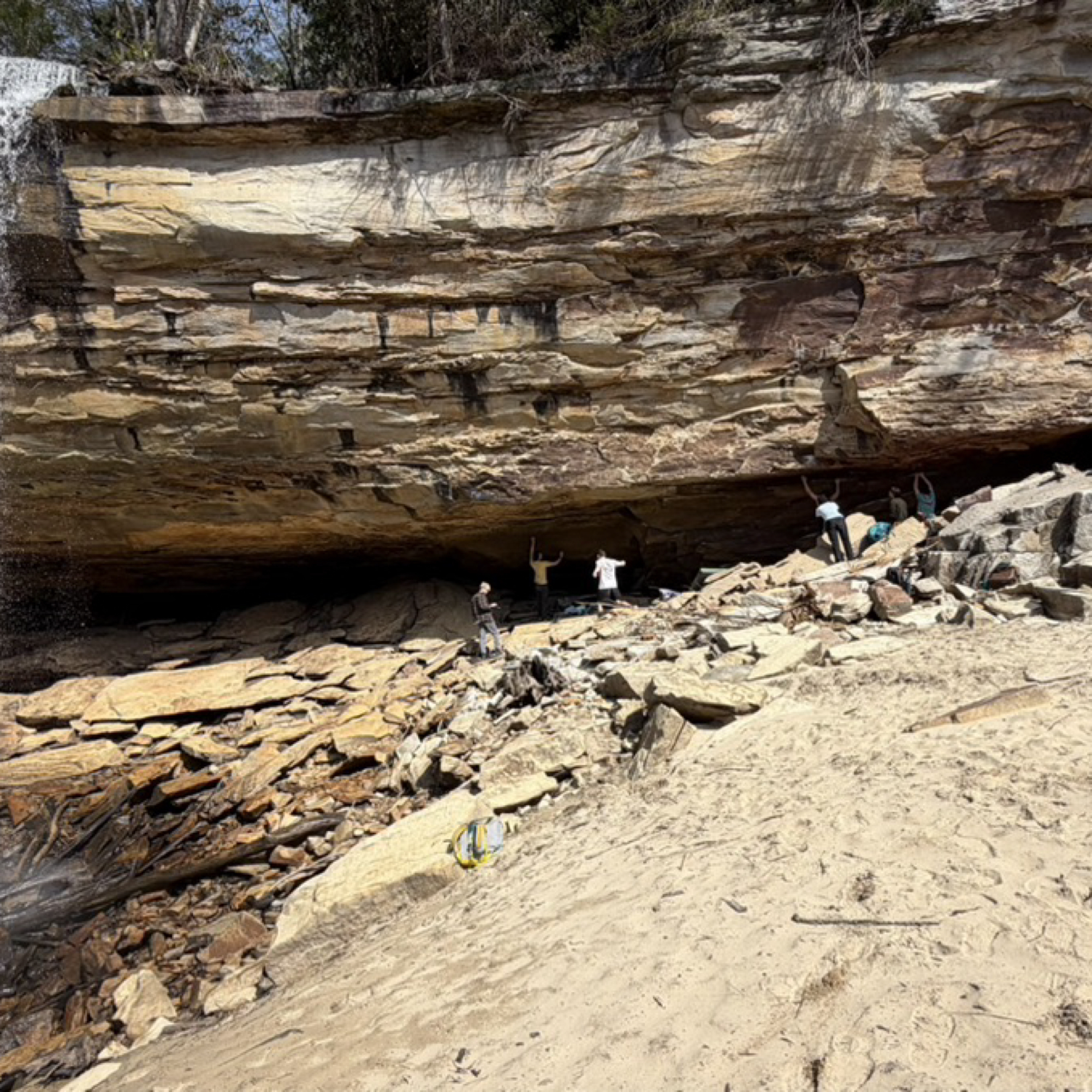 Climbing Beta video of climbers on Pirates Cove v4 in New River Gorge with undefined beta videos in KAYA, the climber's app - where climbers can log and track their ascents, progress, and connect with their local gym and outdoor climbing community.
