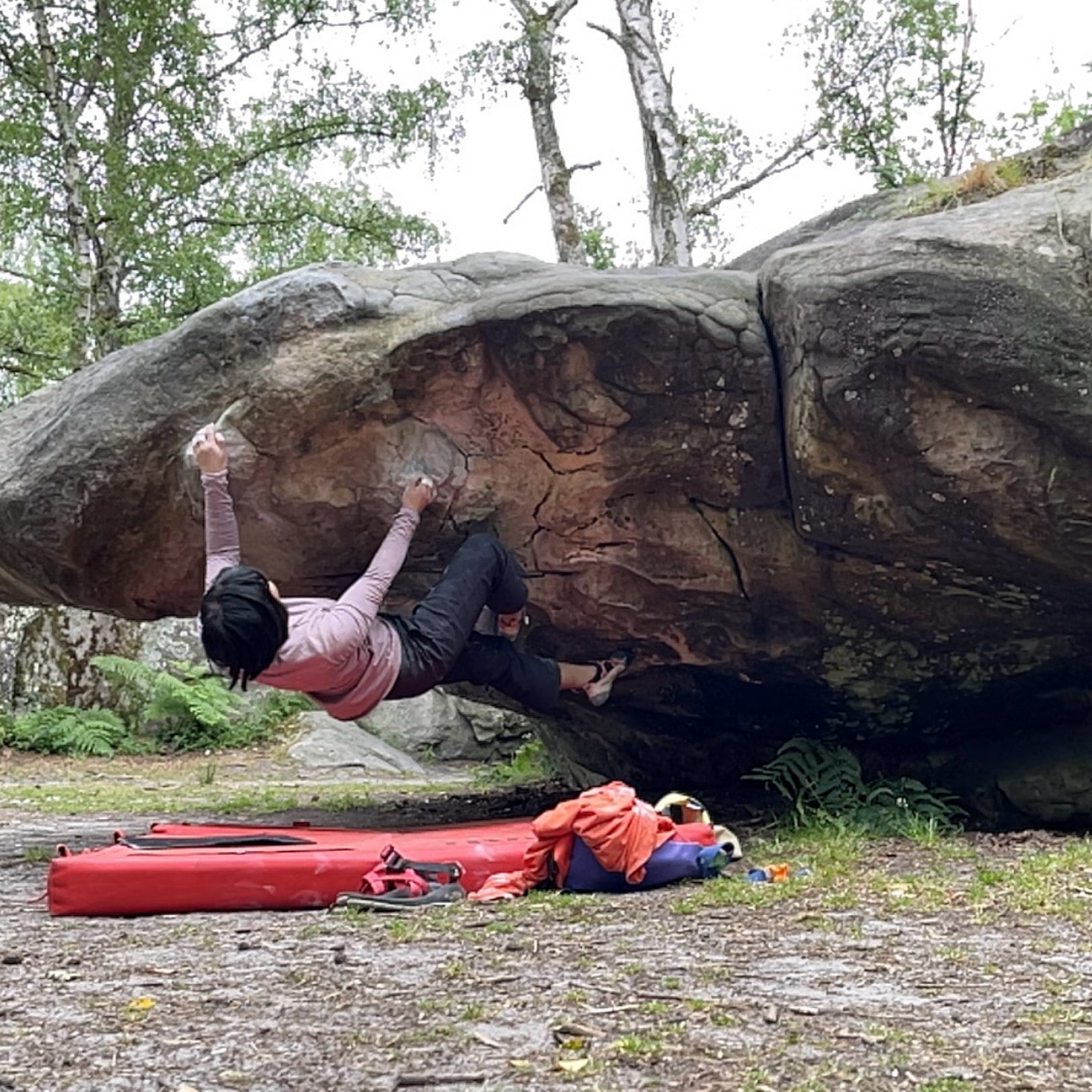 Climbing Beta video of climbers on Le Nez v5 in Fontainebleau with undefined beta videos in KAYA, the climber's app - where climbers can log and track their ascents, progress, and connect with their local gym and outdoor climbing community.