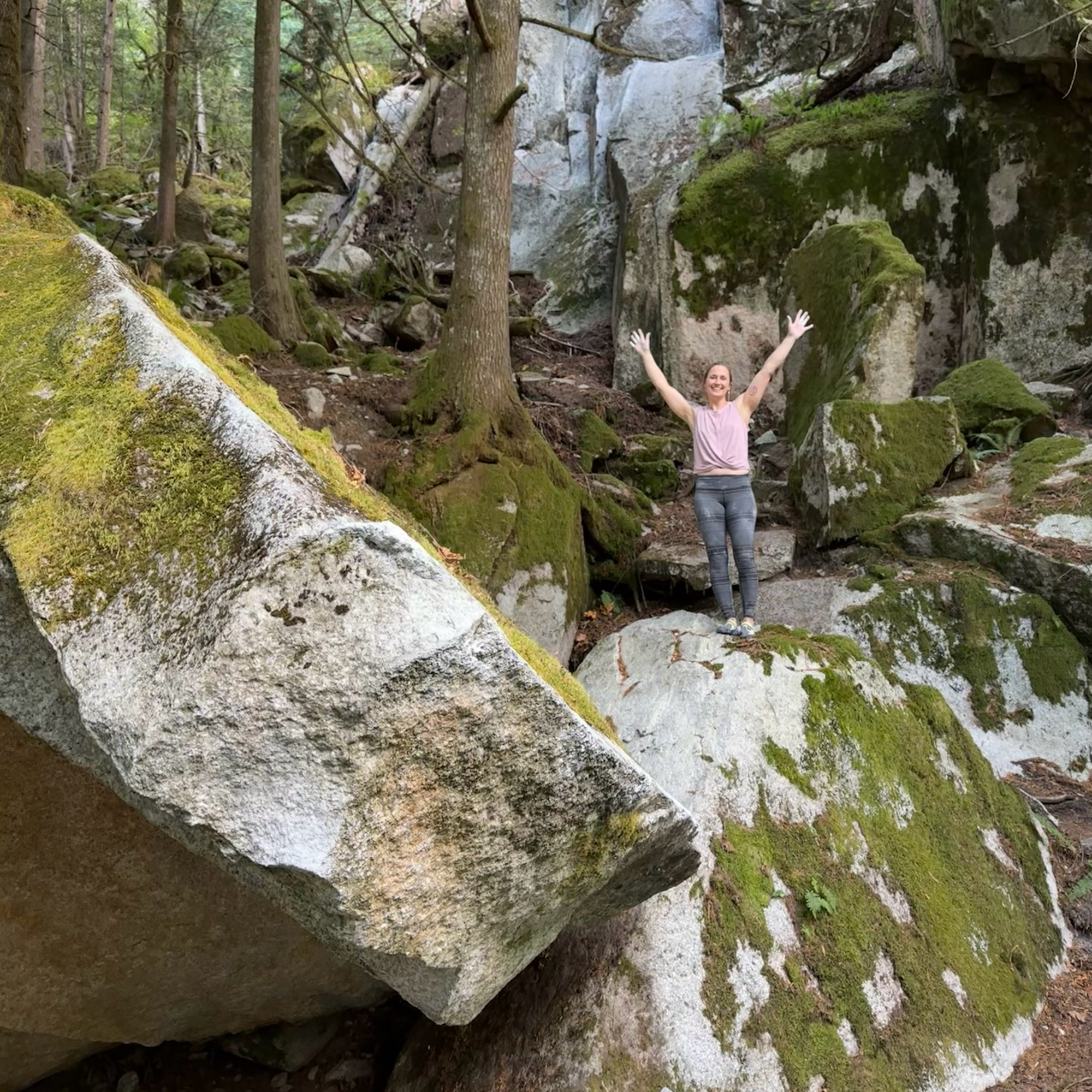 Climbing Beta video of climbers on Bushido v7 in Squamish with undefined beta videos in KAYA, the climber's app - where climbers can log and track their ascents, progress, and connect with their local gym and outdoor climbing community.
