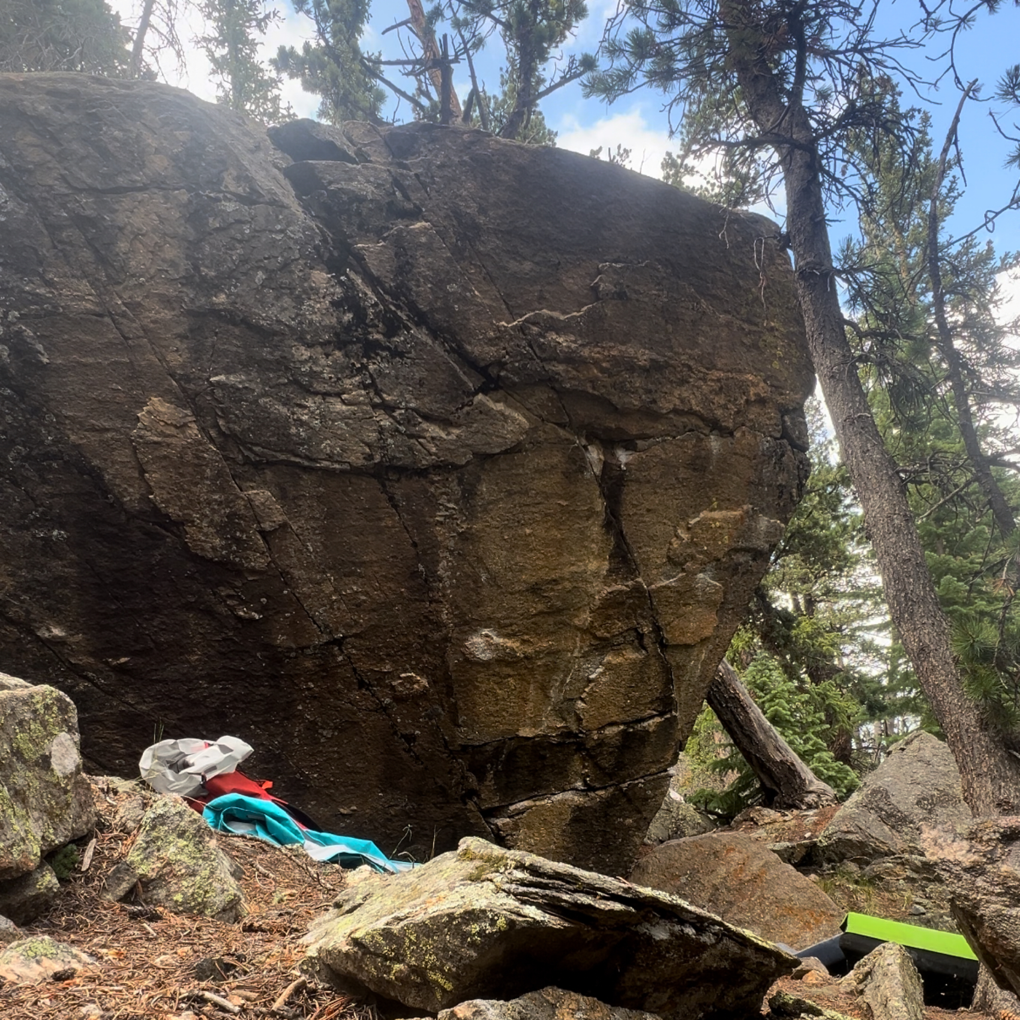 Climbing Beta video of climbers on Mooncat v6 in Guanella Pass with undefined beta videos in KAYA, the climber's app - where climbers can log and track their ascents, progress, and connect with their local gym and outdoor climbing community.
