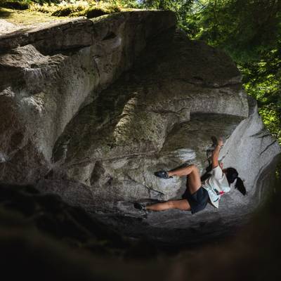 Sharma's Arete v8, Squamish - Beta Video from ZoeBeau
