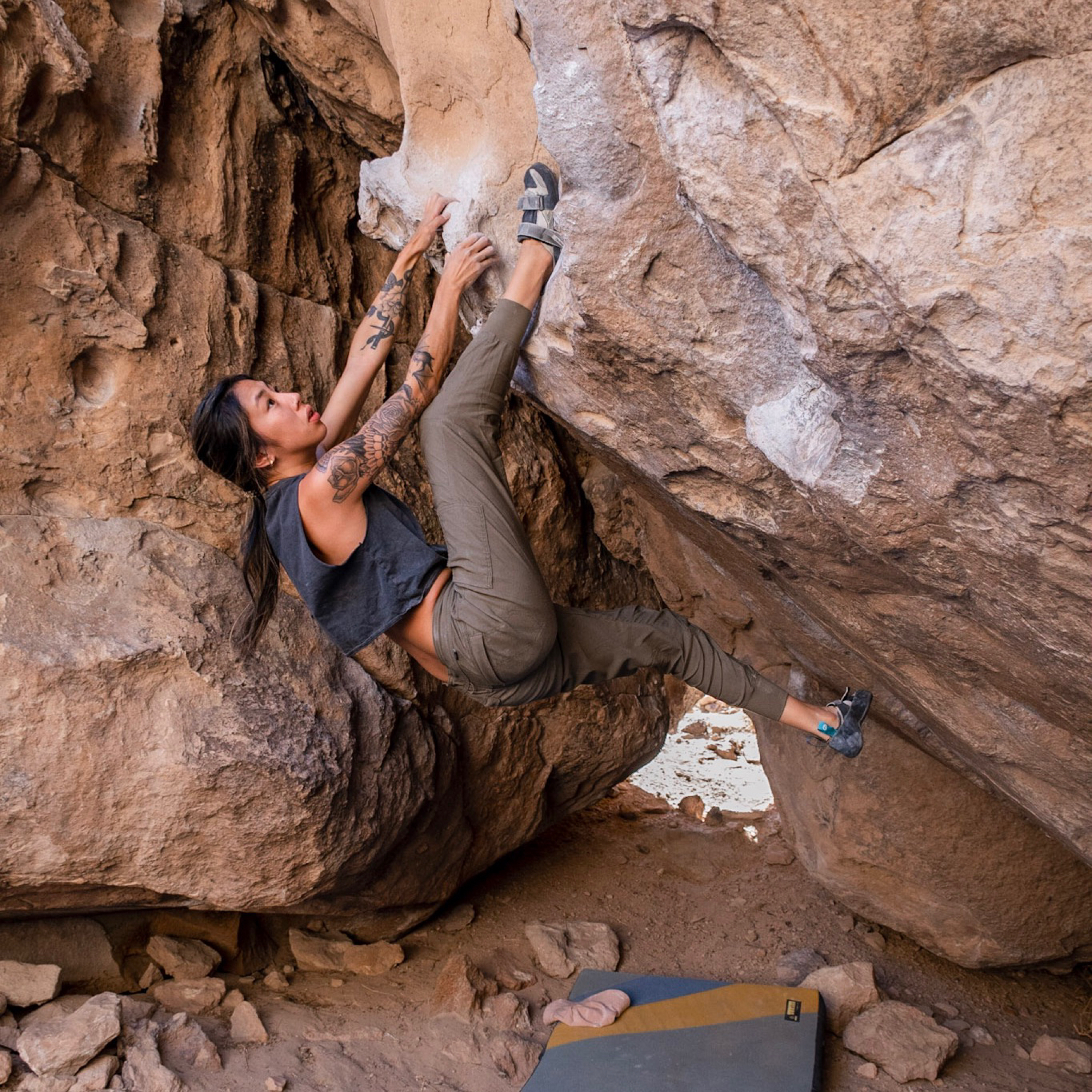 Climbing Beta video of climbers on Weekender v4 in Bishop with undefined beta videos in KAYA, the climber's app - where climbers can log and track their ascents, progress, and connect with their local gym and outdoor climbing community.