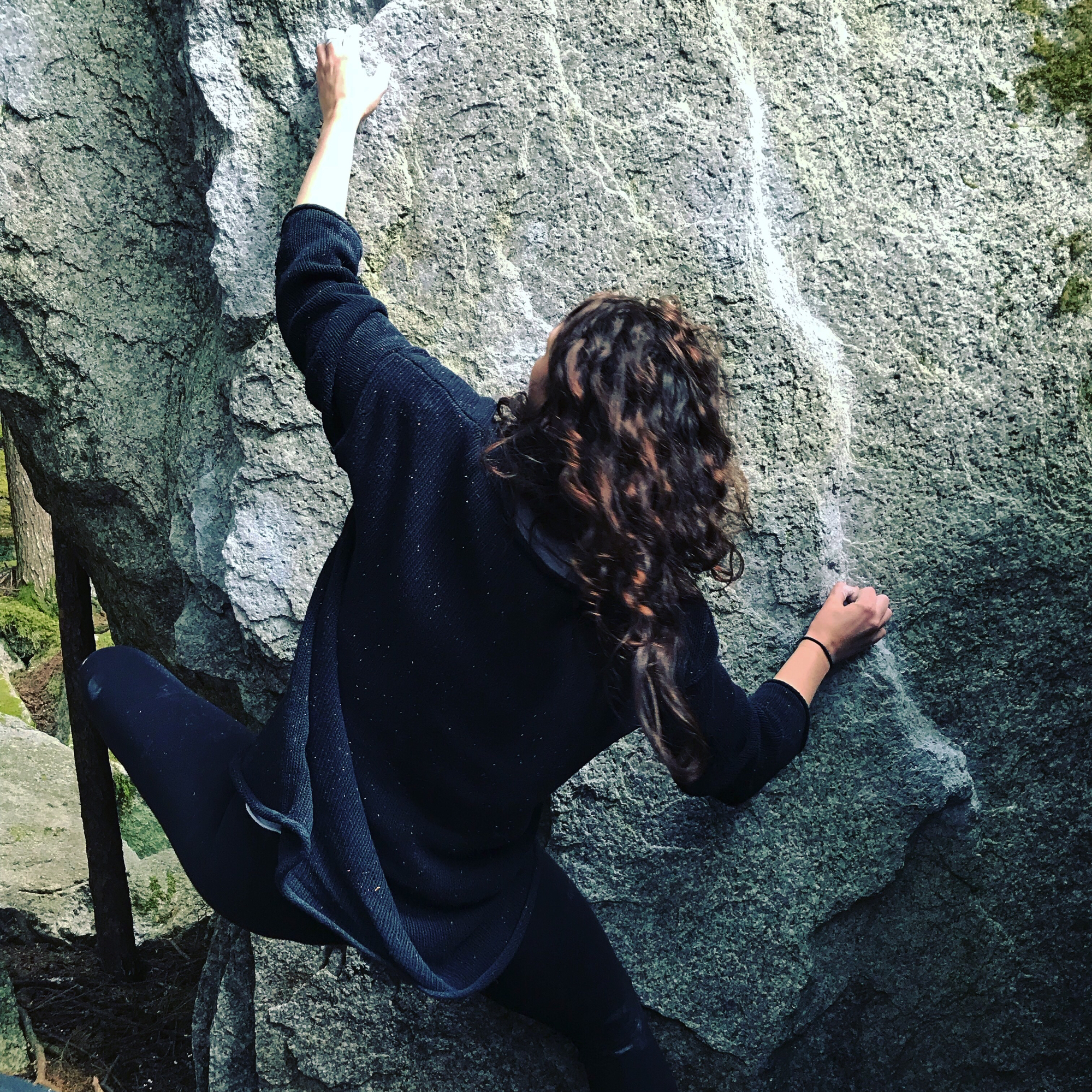 【中古】 Climbing the Mountain KurtVanSickle Rock Climbing, bouldering on Quadra Island, Discovery