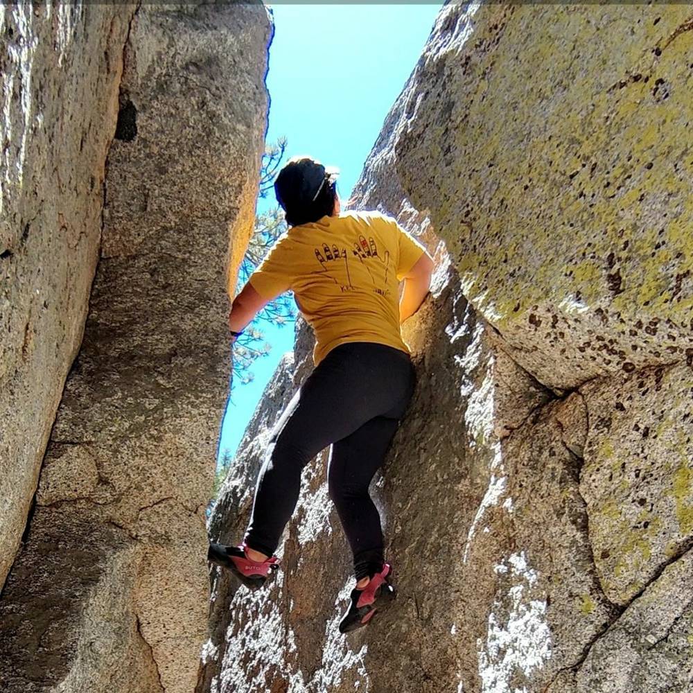 The Chief Chimney v0, Black Mountain - Beta Video from Corgi_Climber
