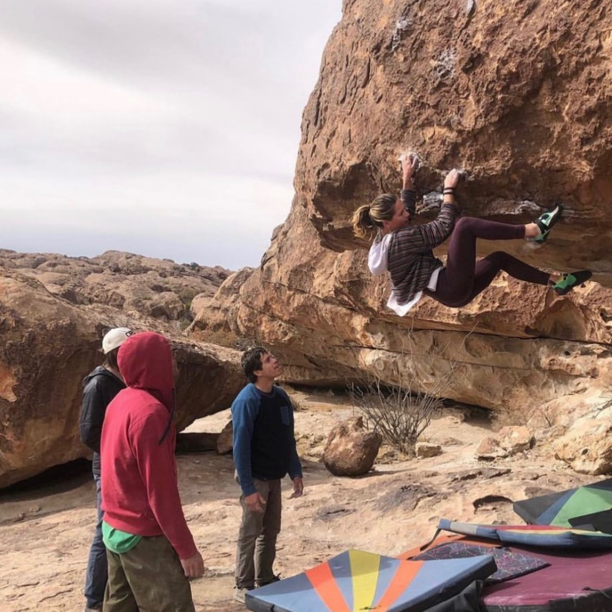 Climbing Beta video of climbers on The Mexican Chicken v6 in Hueco Tanks with undefined beta videos in KAYA, the climber's app - where climbers can log and track their ascents, progress, and connect with their local gym and outdoor climbing community.