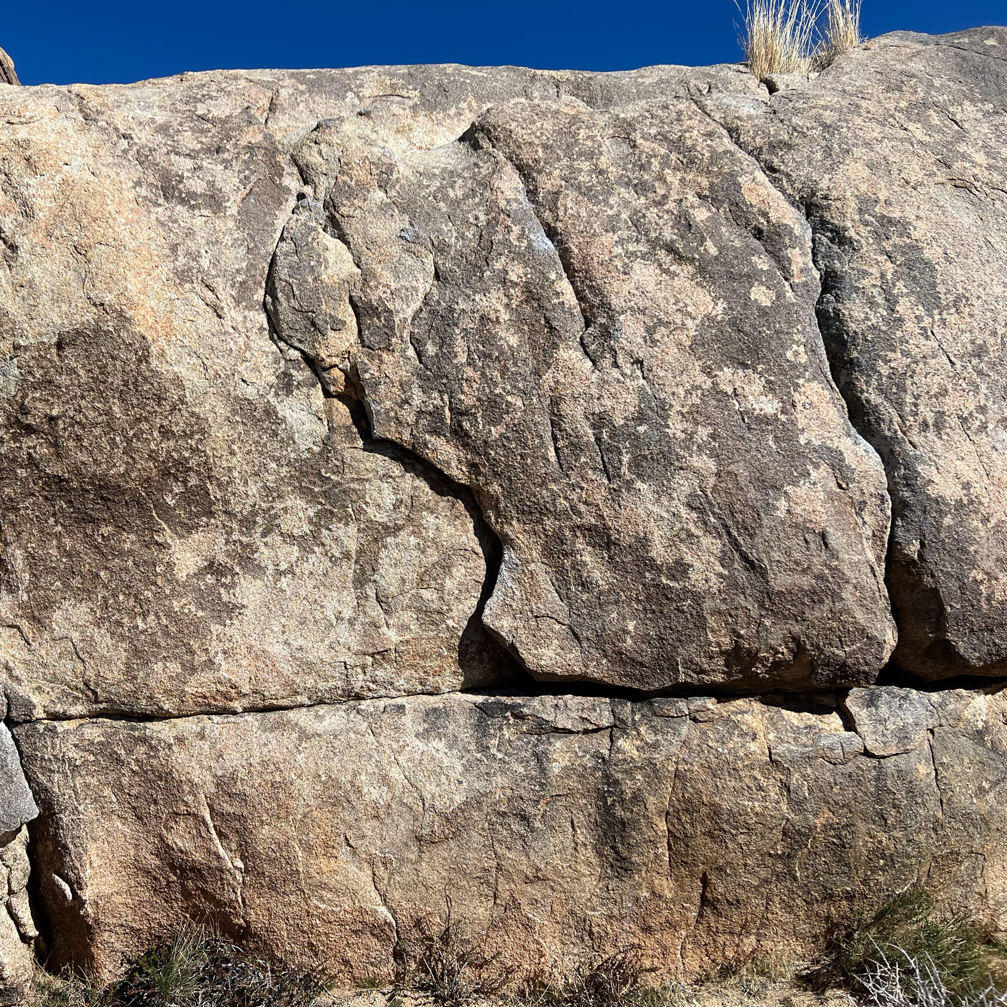 Climbing Beta video of climbers on Cosmos vB in Joshua Tree with undefined beta videos in KAYA, the climber's app - where climbers can log and track their ascents, progress, and connect with their local gym and outdoor climbing community.