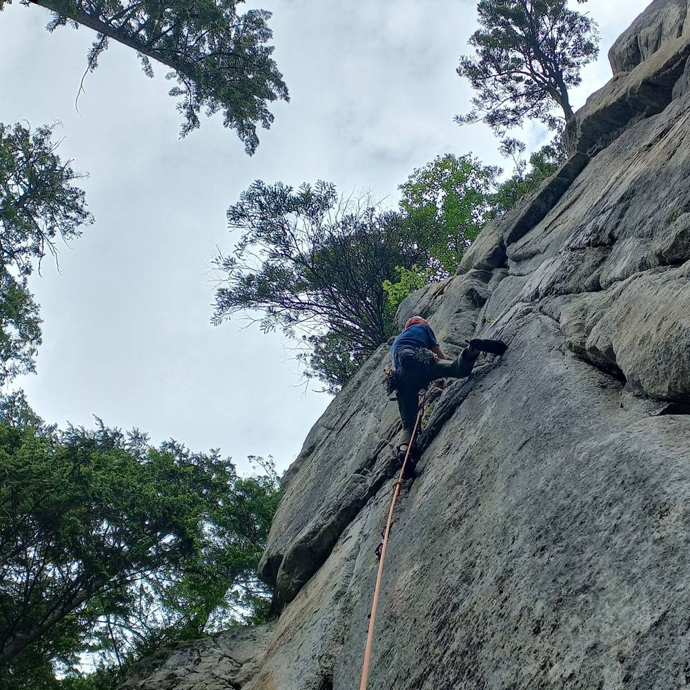Headbangers in Leopard 5.11d, Squamish - Beta Video from Moss