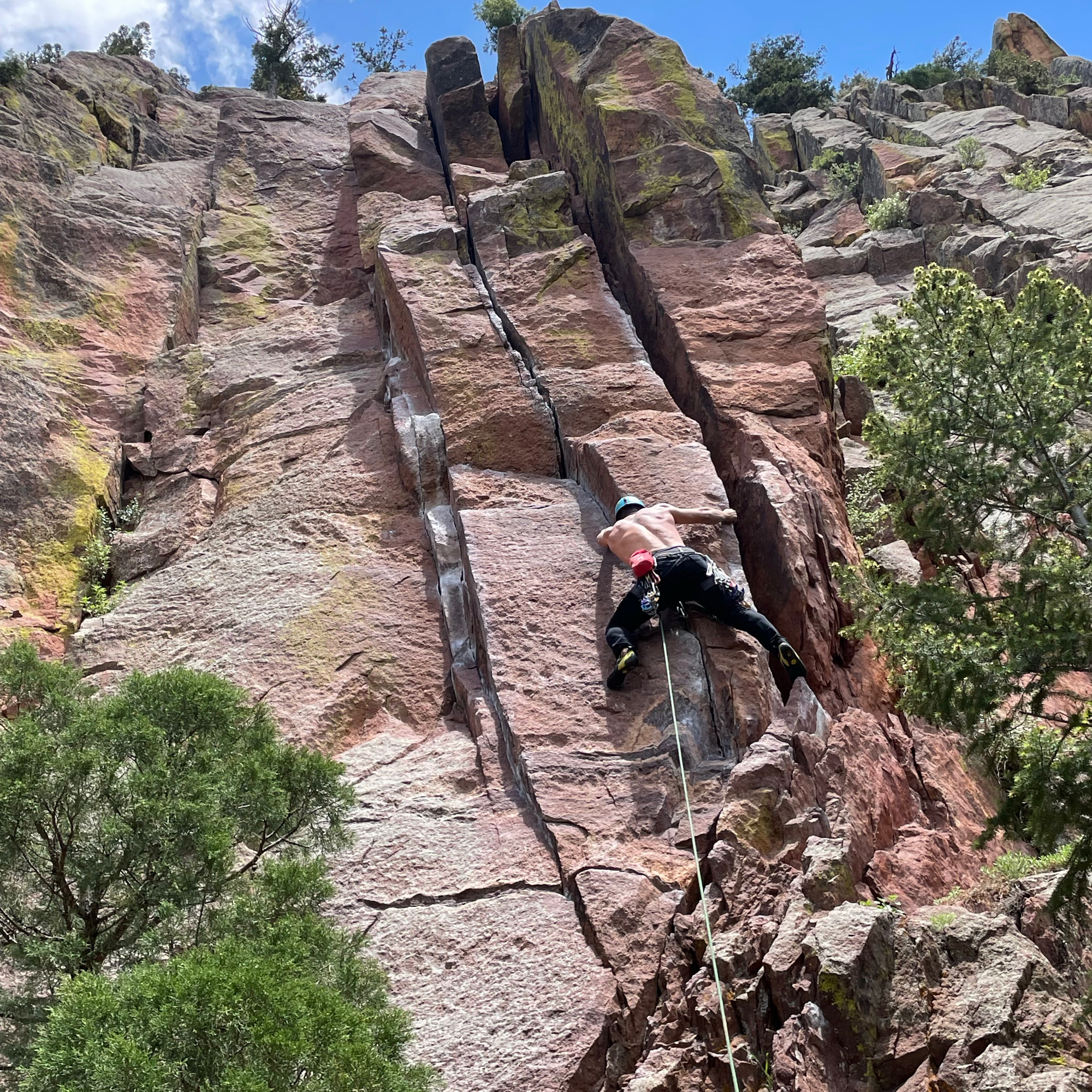 Climbing Beta video of climbers on Hand Crack (aka White Lightning) 5.10a in Eldorado Canyon with undefined beta videos in KAYA, the climber's app - where climbers can log and track their ascents, progress, and connect with their local gym and outdoor climbing community.