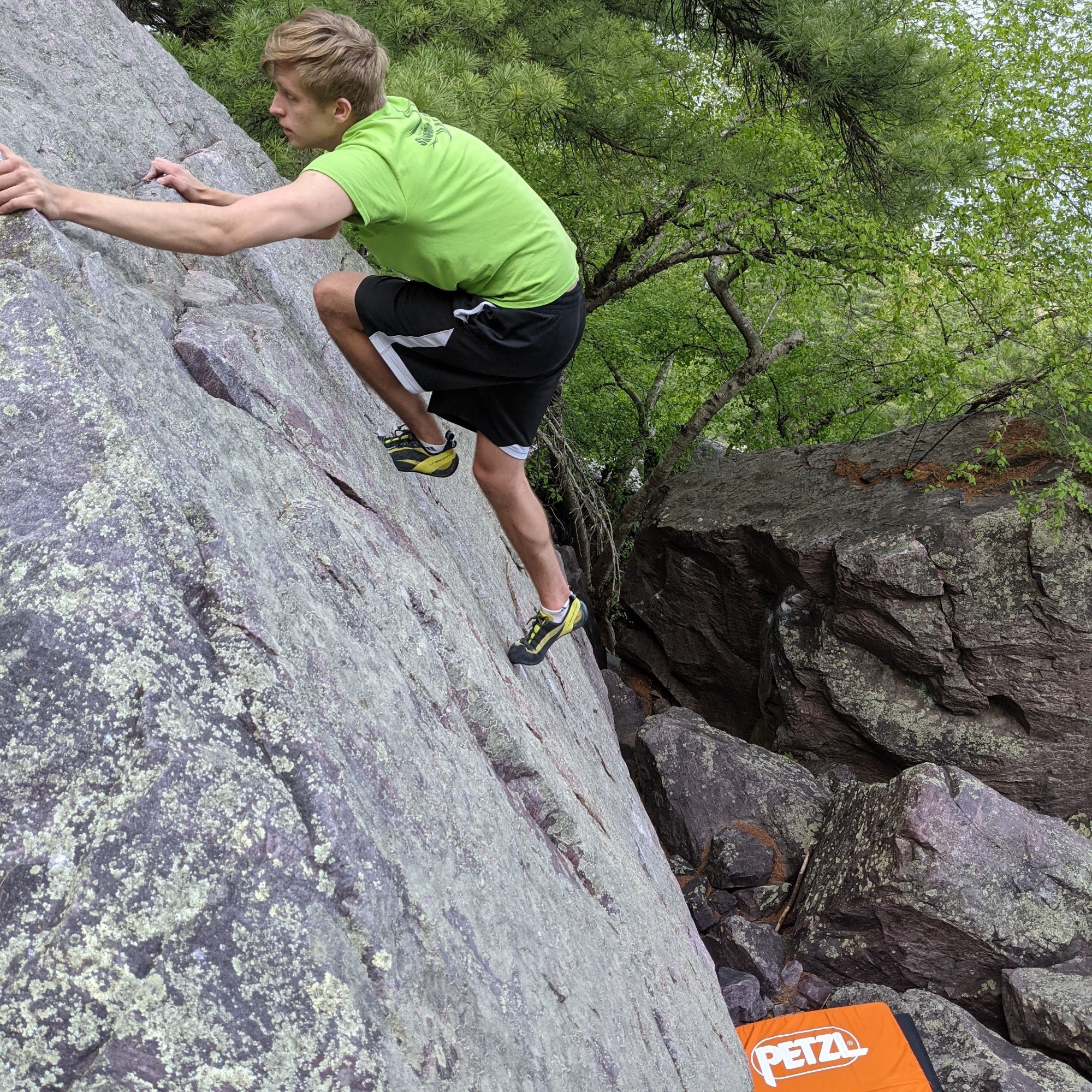 Climbing Beta video of climbers on Super Slab v0 in Devil's Lake with undefined beta videos in KAYA, the climber's app - where climbers can log and track their ascents, progress, and connect with their local gym and outdoor climbing community.