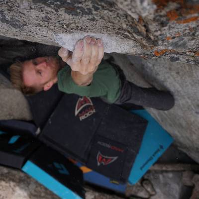 Stephan's Dihedral v7, Little Cottonwood Canyon - Beta Video from bolts.and.holds