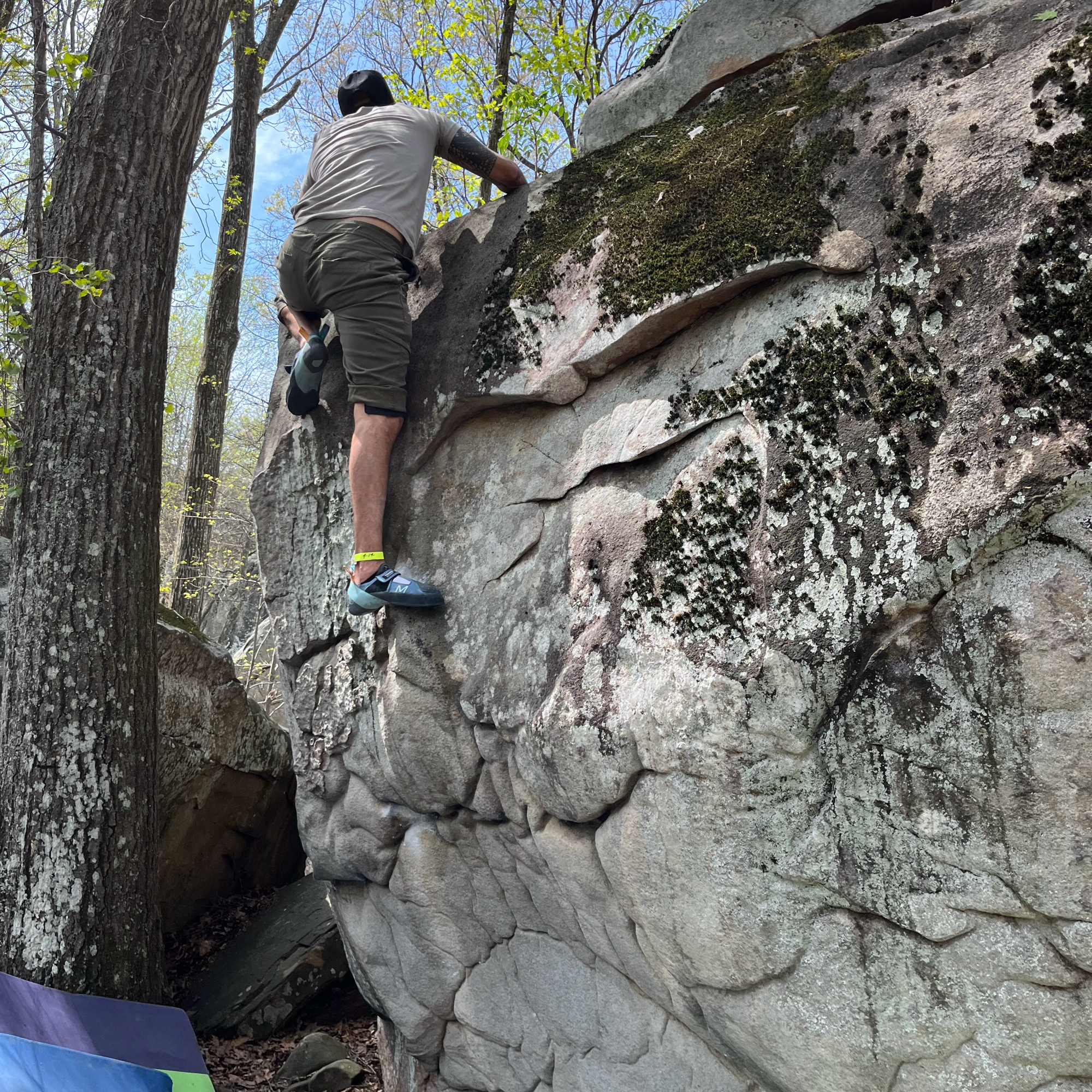 Climbing Beta video of climbers on Odds My Bodkins v2 in Stone Fort with undefined beta videos in KAYA, the climber's app - where climbers can log and track their ascents, progress, and connect with their local gym and outdoor climbing community.