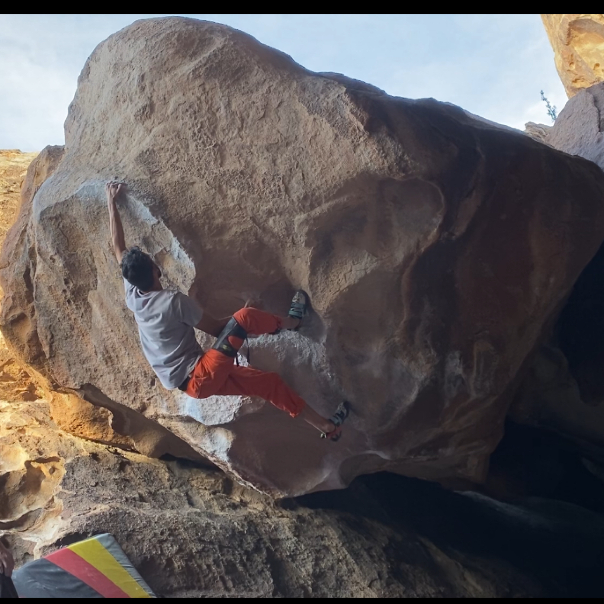 Climbing Beta video of climbers on The Egg v8 in Hueco Tanks with undefined beta videos in KAYA, the climber's app - where climbers can log and track their ascents, progress, and connect with their local gym and outdoor climbing community.