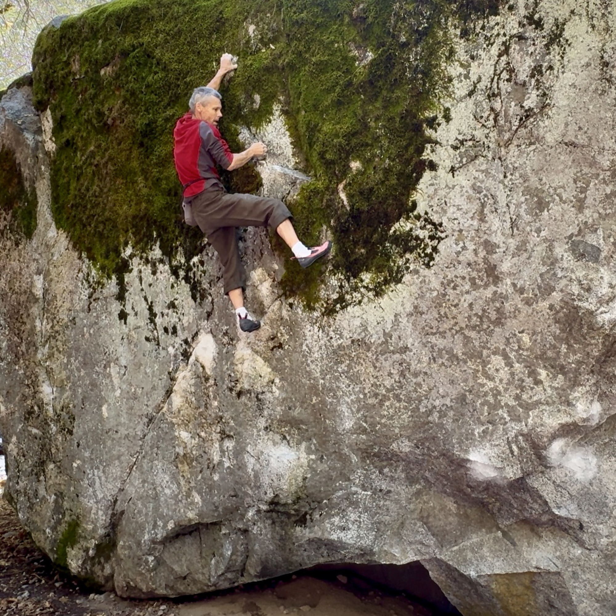 Climbing Beta video of climbers on Flake Out v7 in Yosemite Valley with undefined beta videos in KAYA, the climber's app - where climbers can log and track their ascents, progress, and connect with their local gym and outdoor climbing community.