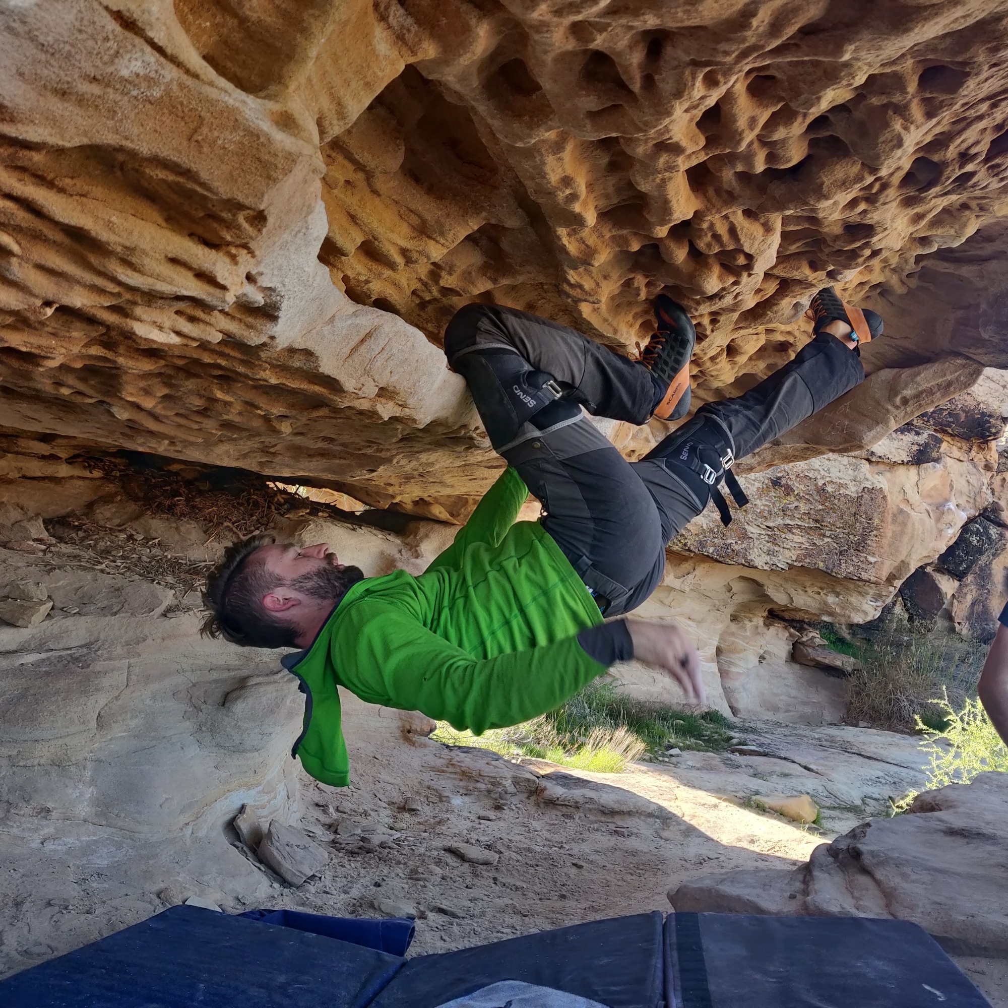 Climbing Beta video of climbers on Hobo Habitat v6 in Moe's Valley with undefined beta videos in KAYA, the climber's app - where climbers can log and track their ascents, progress, and connect with their local gym and outdoor climbing community.