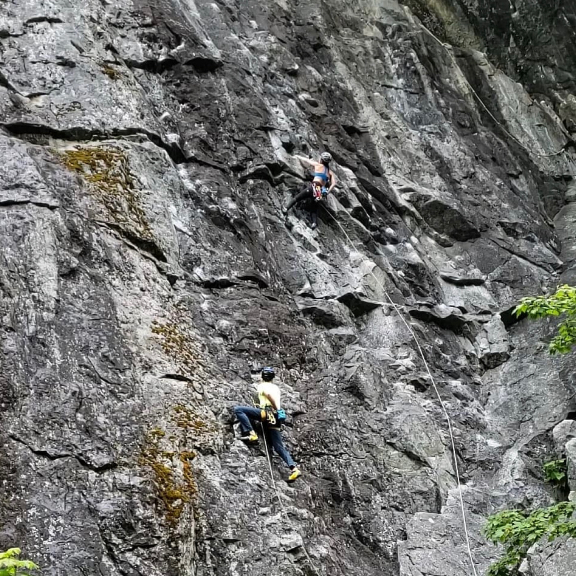 Climbing Beta video of climbers on Kigijiushi 5.10c in Squamish with undefined beta videos in KAYA, the climber's app - where climbers can log and track their ascents, progress, and connect with their local gym and outdoor climbing community.