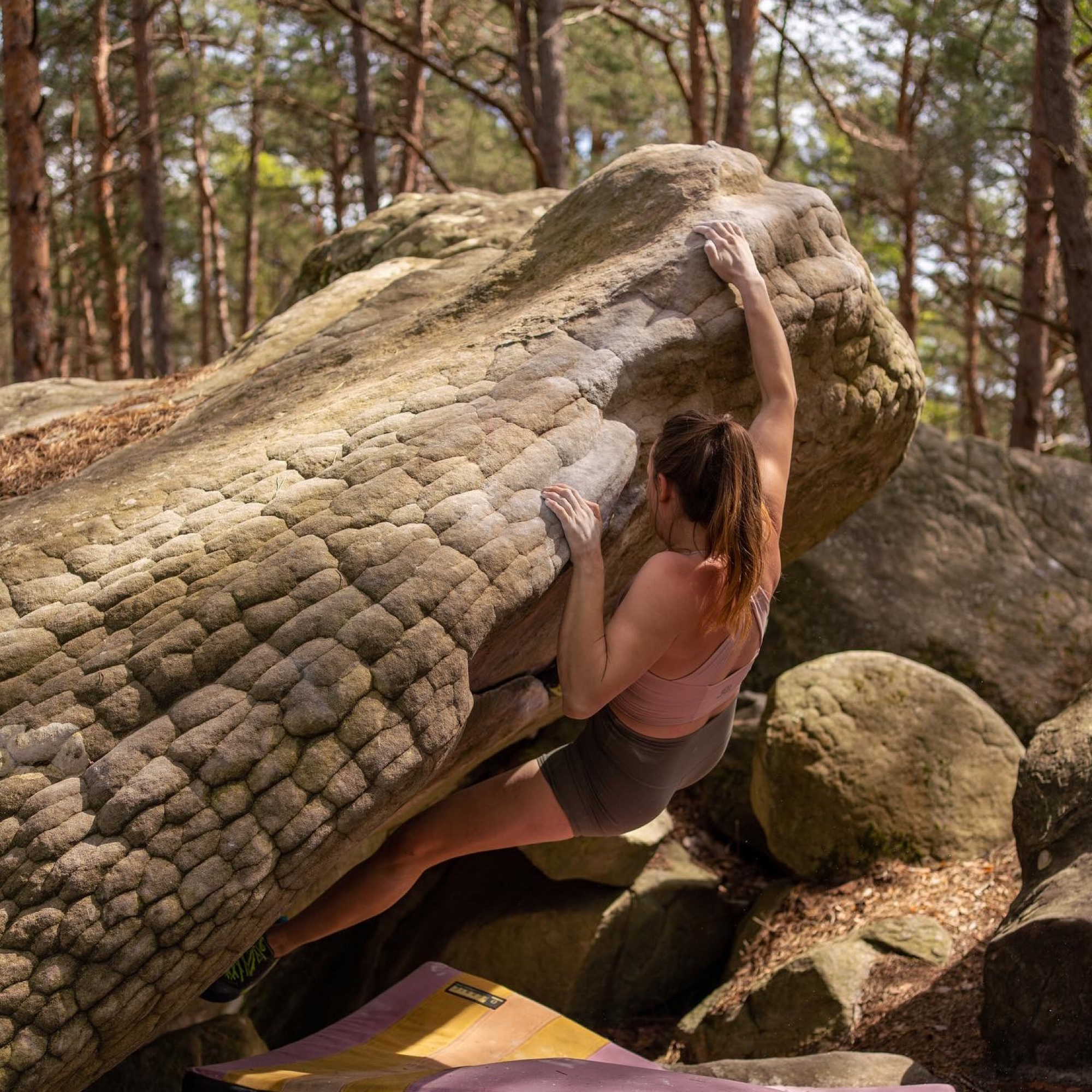 Climbing Beta video of climbers on Luna v3 in Fontainebleau with undefined beta videos in KAYA, the climber's app - where climbers can log and track their ascents, progress, and connect with their local gym and outdoor climbing community.