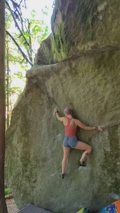 Tyler's Dihedral v3, Squamish - Beta Video from climbthatdee