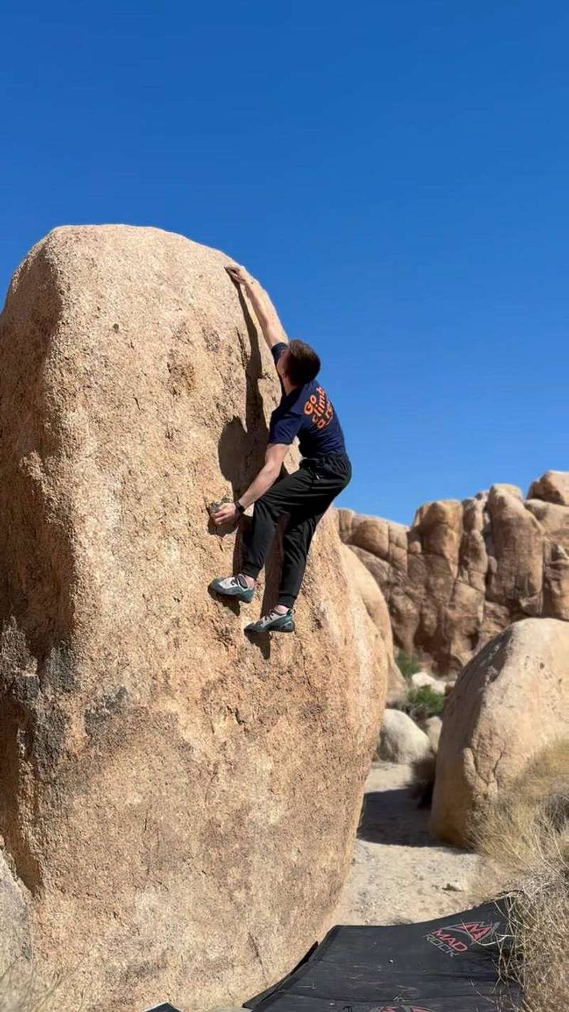 Alta Boulder v4, Joshua Tree - Beta Video from ELENAURR