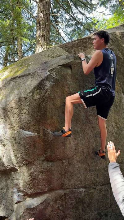 Helping Hands v4, Squamish - Beta Video from mattfischerclimbs