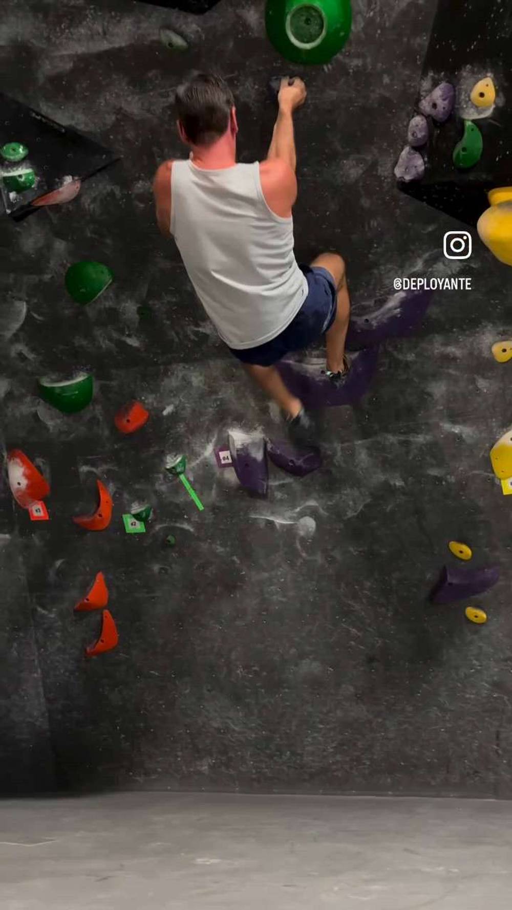 Purple v5, Black Rock Bouldering Gym - Beta Video from Deployante