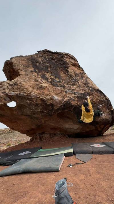 Jabberwocky v4, Moe's Valley - Beta Video from littlebox.climbs