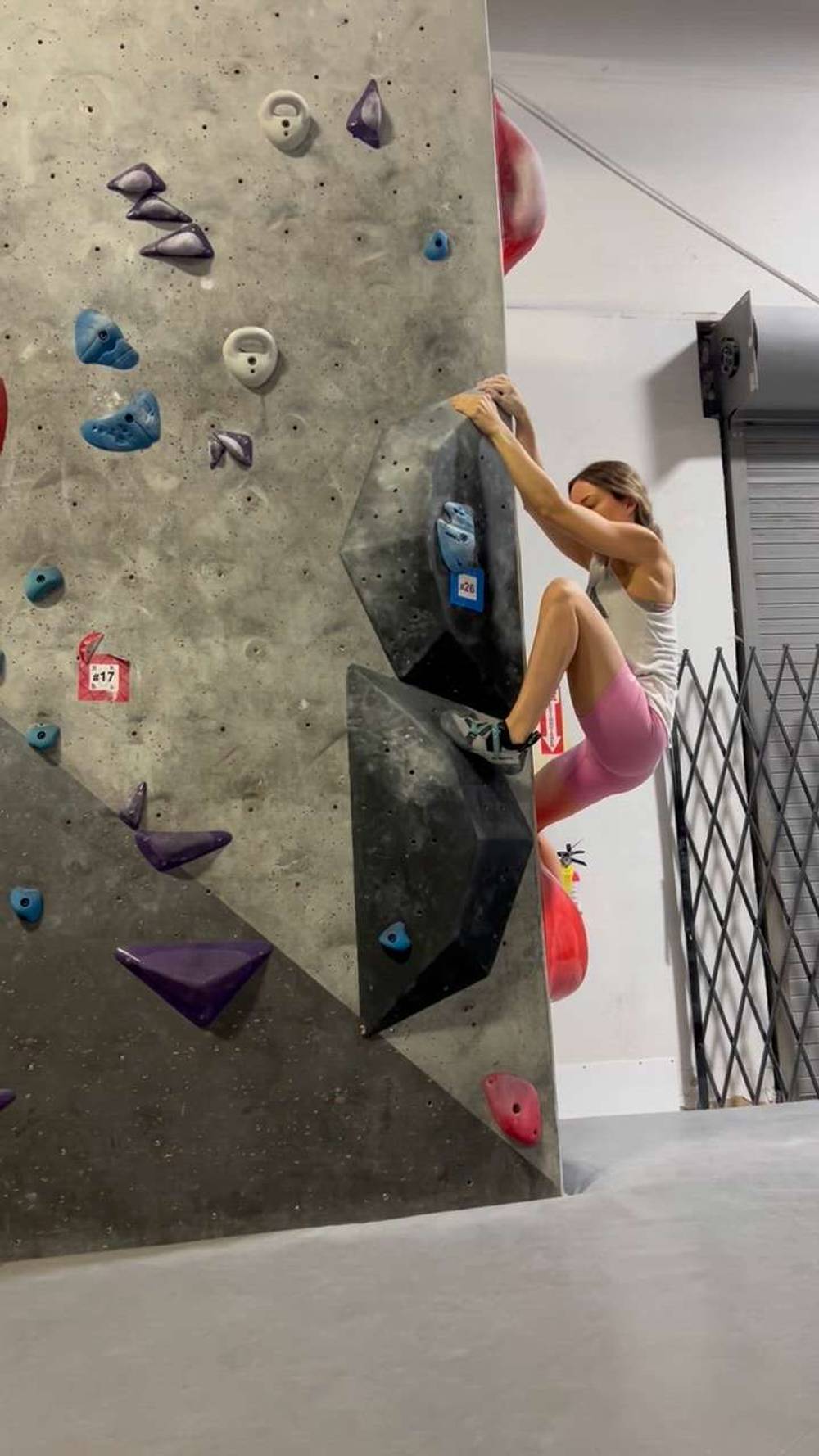 Red #17, Boulder, Black Rock Bouldering Gym - Beta Video from Maperr