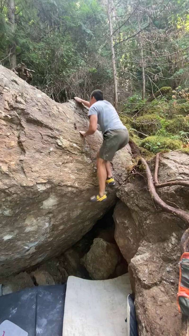 Nipple Rub v3, Comox Lake - Beta Video from Bouldering_Bushido