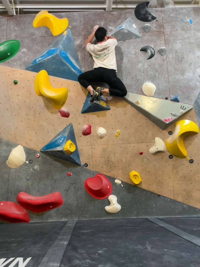 Blue v7, Hogtown Boulders - Beta Video from VincentL