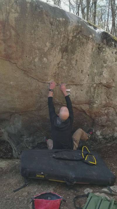 Dead Head v5, Hospital Boulders - Beta Video from visegrip_stowers