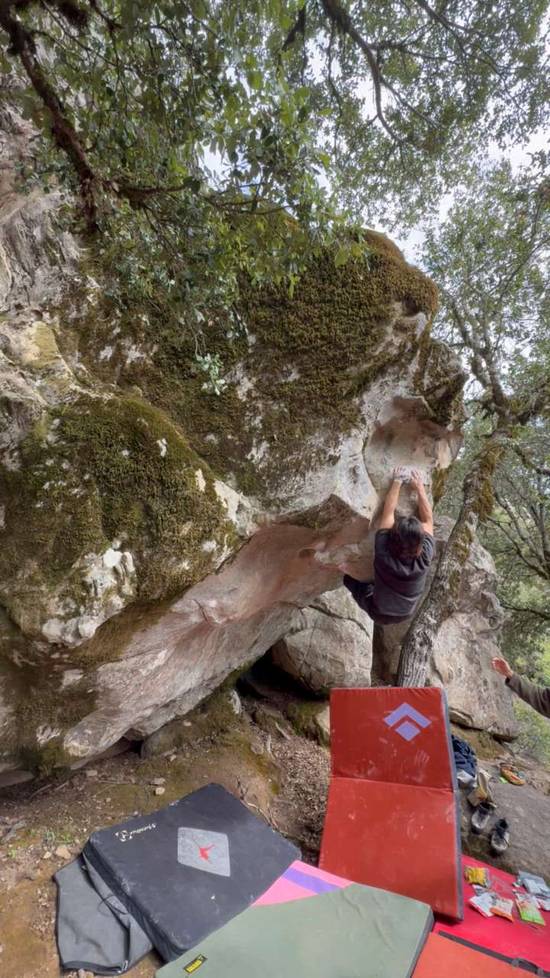 Way Dubious Contortionist Low v8, Castle Rock State Park - Beta Video from mustinjun