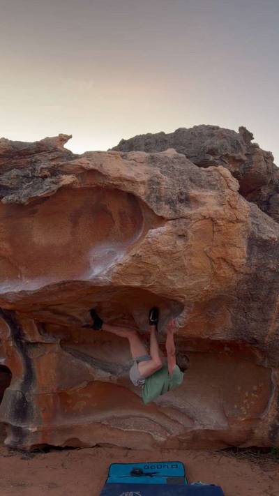 Minki v8, Rocklands - Beta Video from griffin.climbs