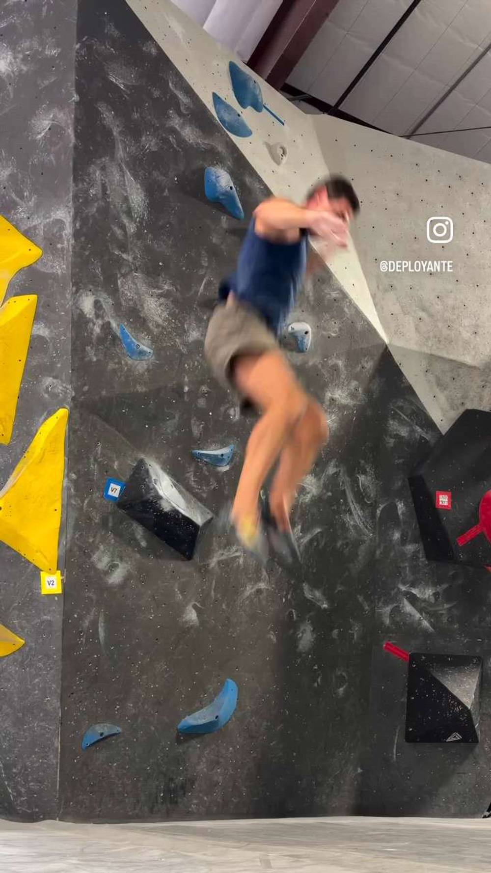 Blue v7, Black Rock Bouldering Gym - Beta Video from Deployante