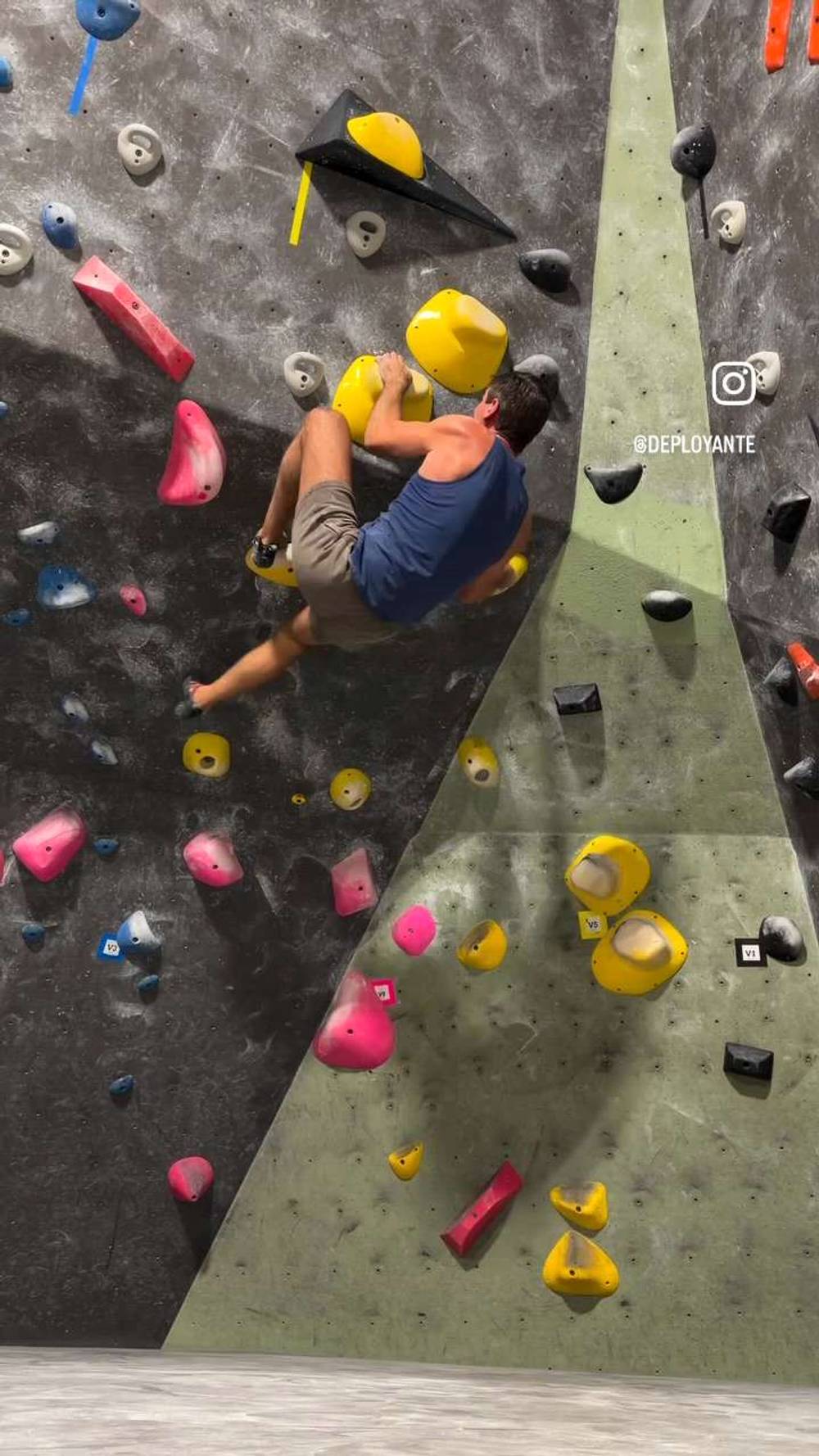 Yellow v5, Black Rock Bouldering Gym - Beta Video from Deployante