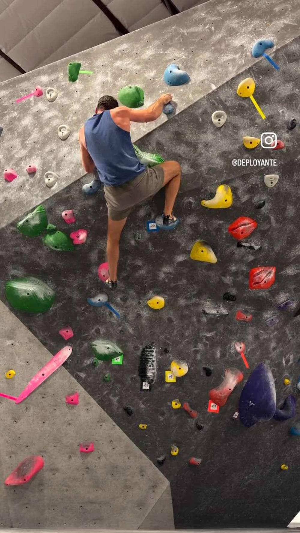 Blue v6, Black Rock Bouldering Gym - Beta Video from Deployante
