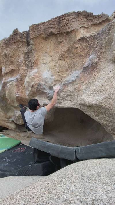 False Hueco Traverse v2, Joshua Tree - Beta Video from average.jug
