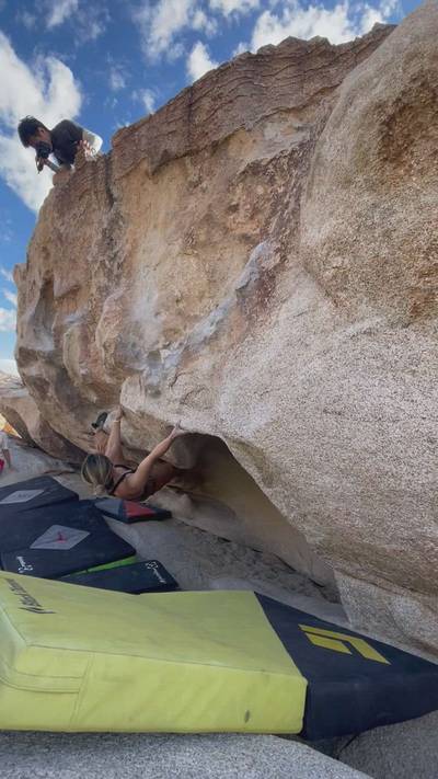 False Hueco Traverse v2, Joshua Tree - Beta Video from susansaysSENDIT